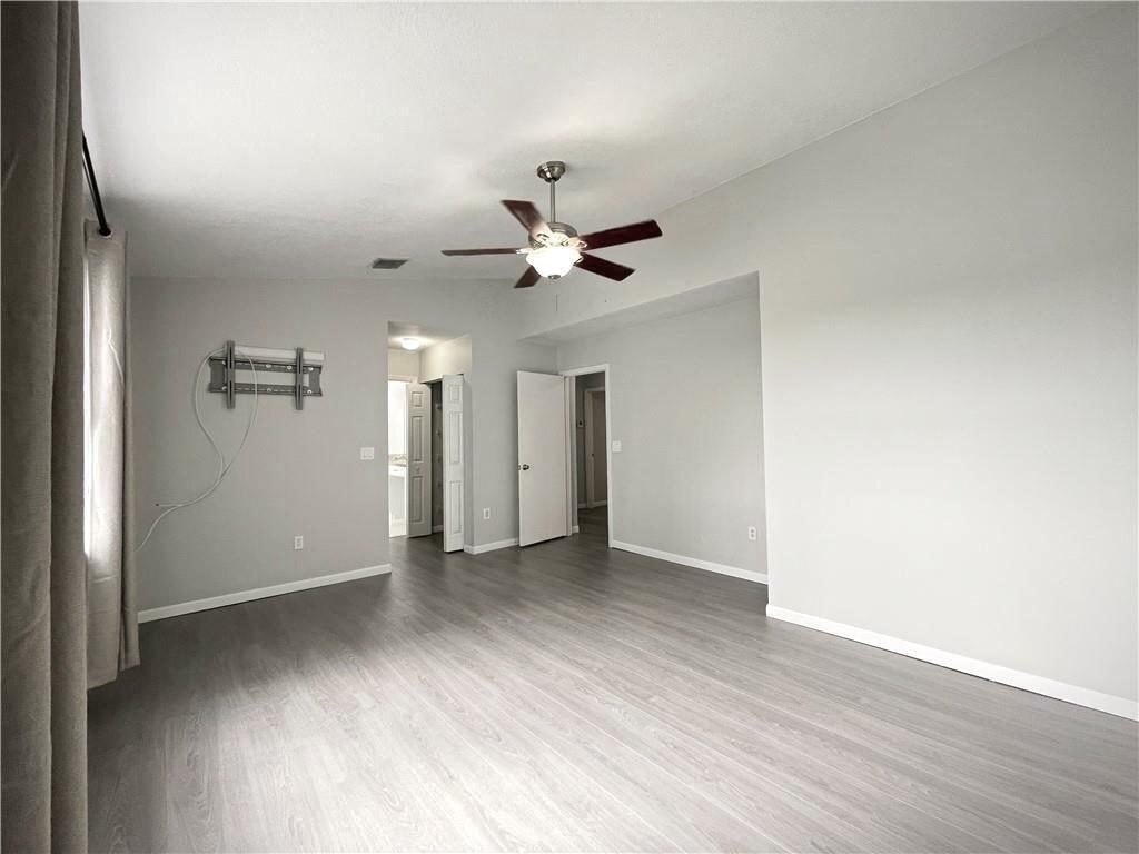 Towngate 156-11 B - Residential Lease