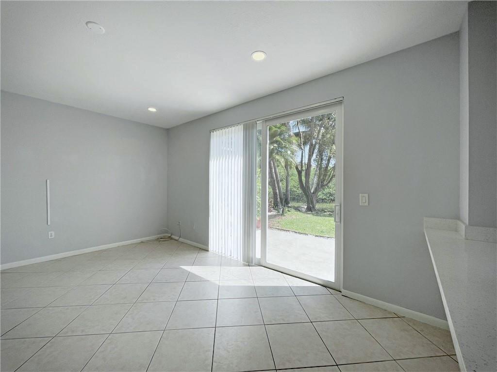 Towngate 156-11 B - Residential Lease