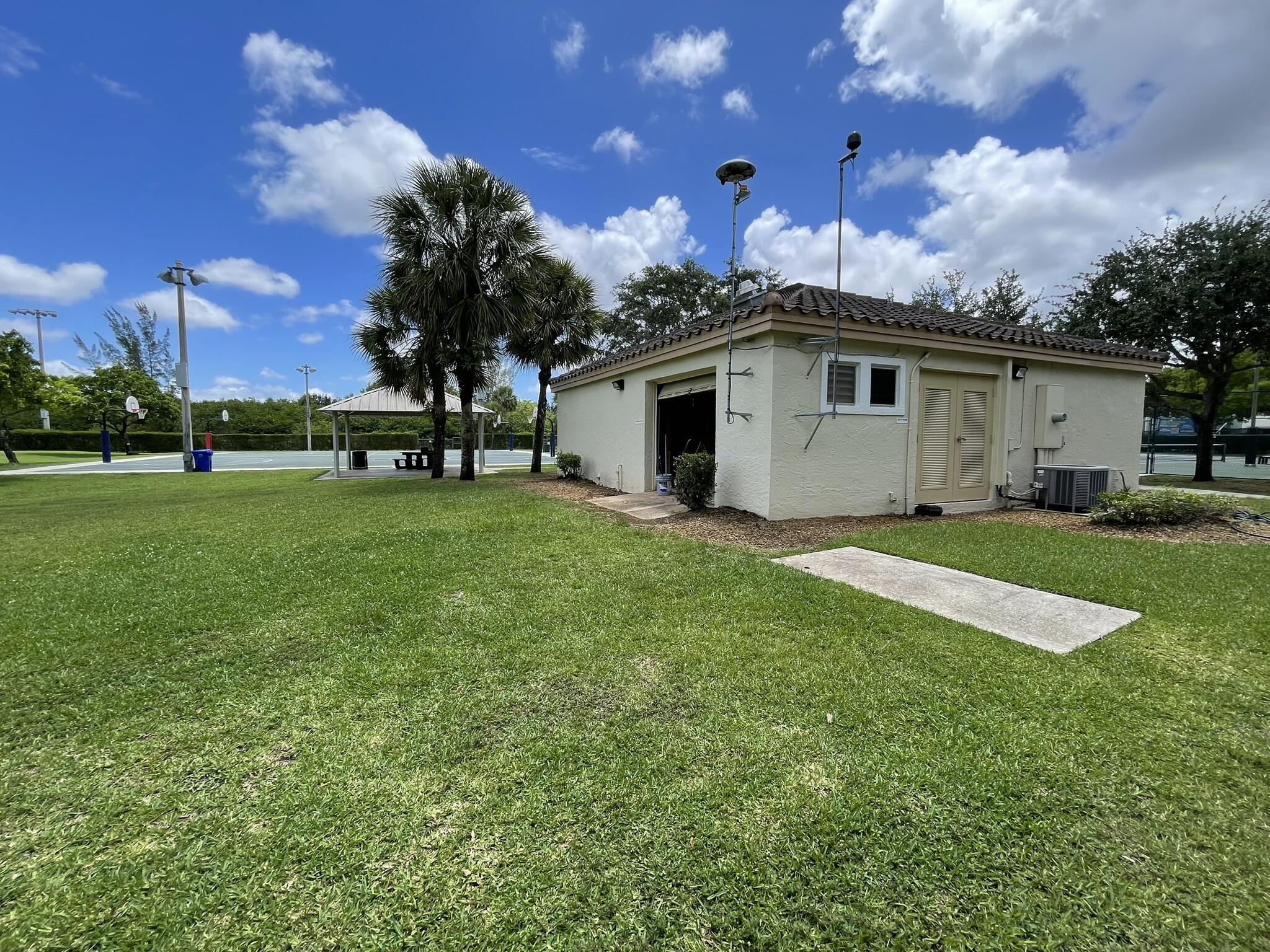 Towngate 156-11 B - Residential Lease