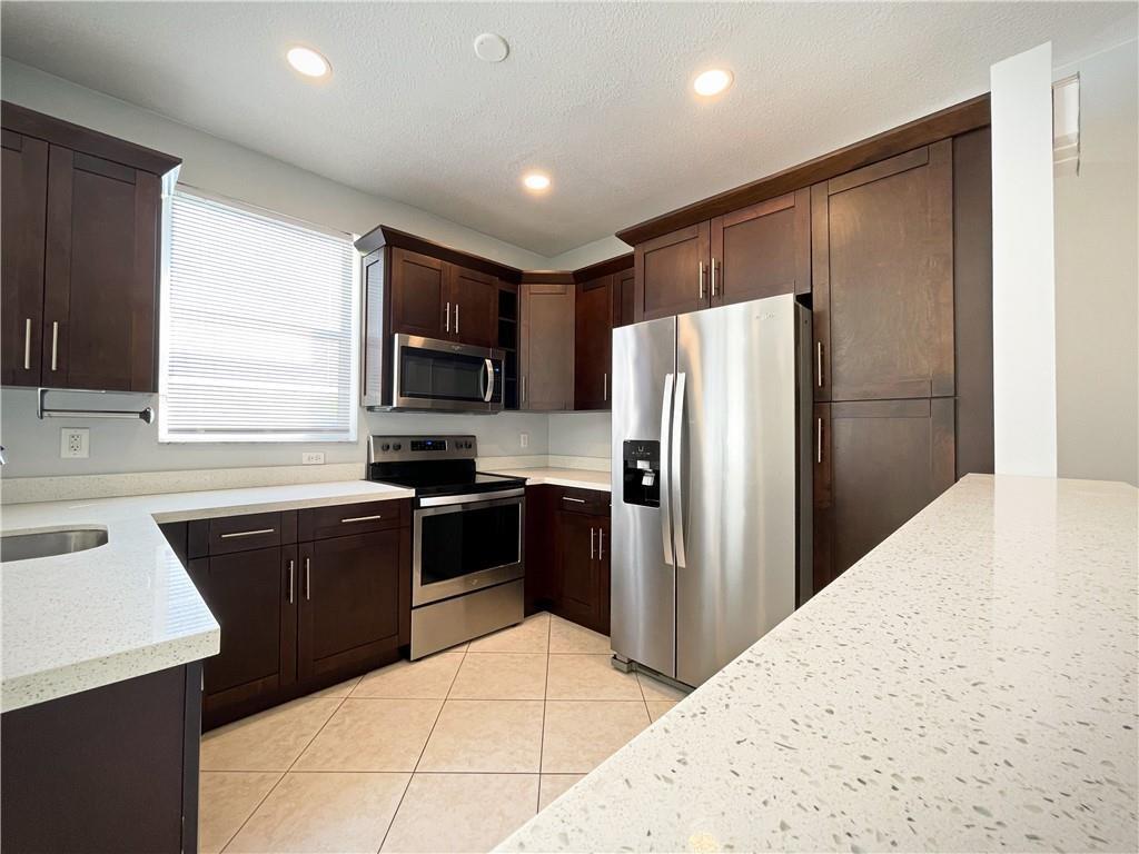 Towngate 156-11 B - Residential Lease