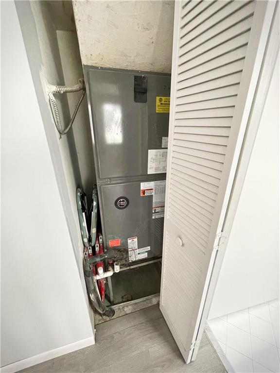 Towngate 156-11 B - Residential Lease
