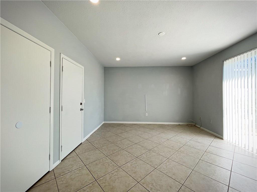 Towngate 156-11 B - Residential Lease