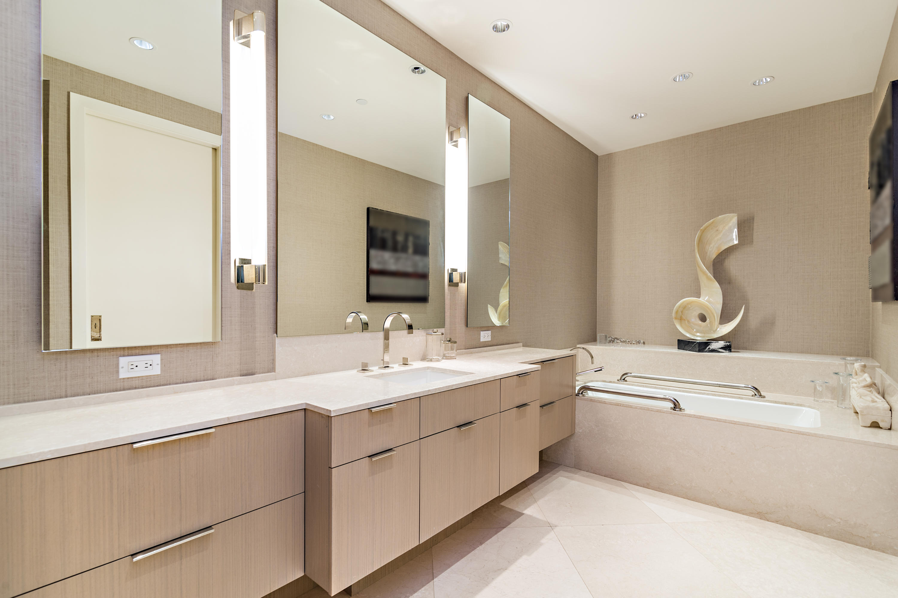 ONE WATERMARK PLACE OF THE PALM BEACHES - Residential