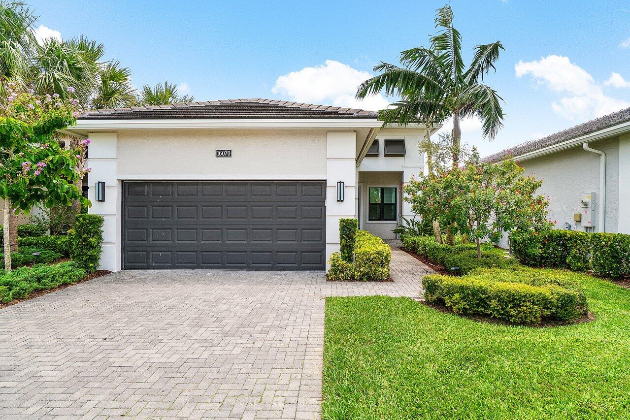 CRESSWIND PALM BEACH - Residential