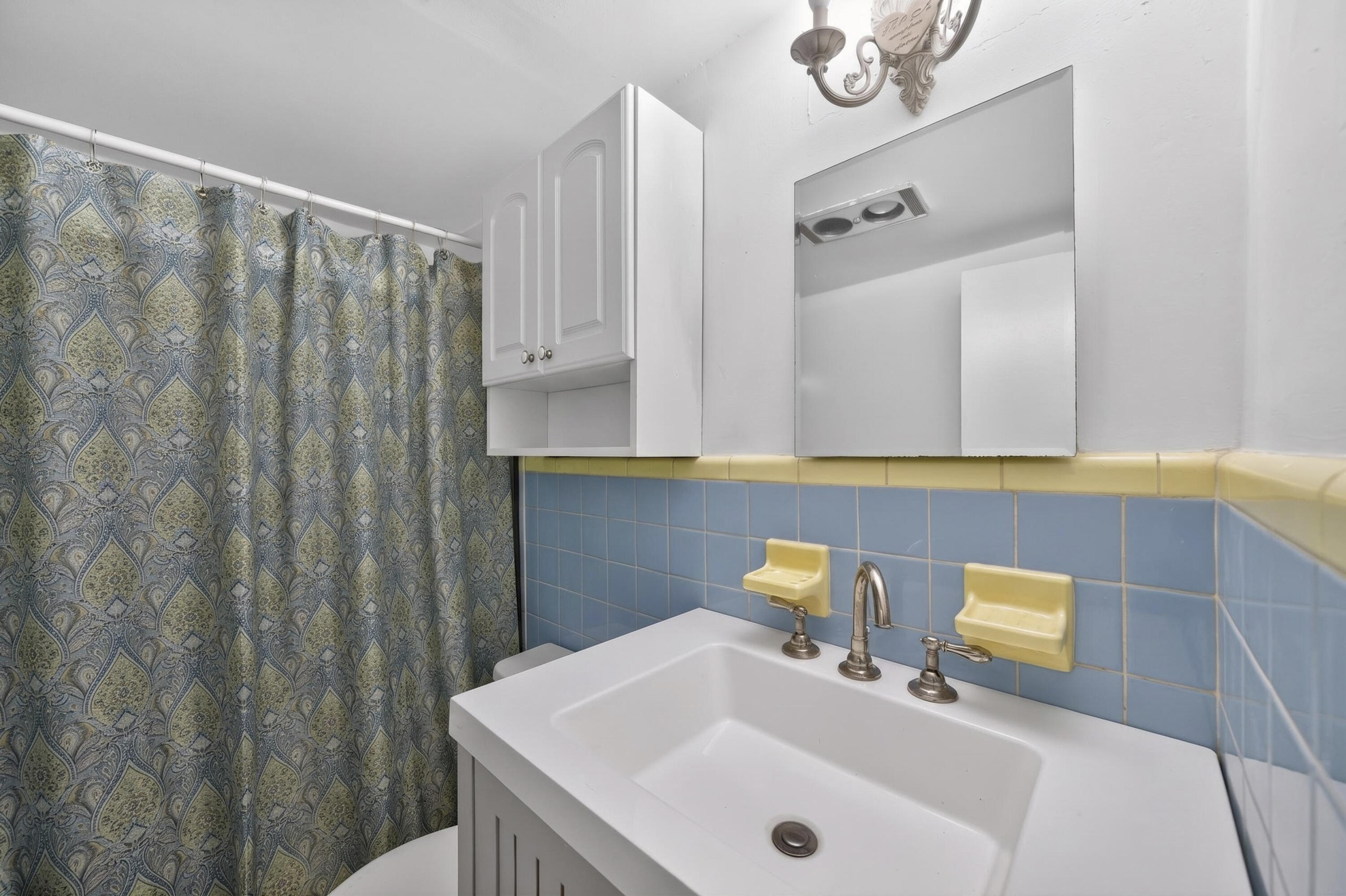 TOWN COLONY CONDO - Residential