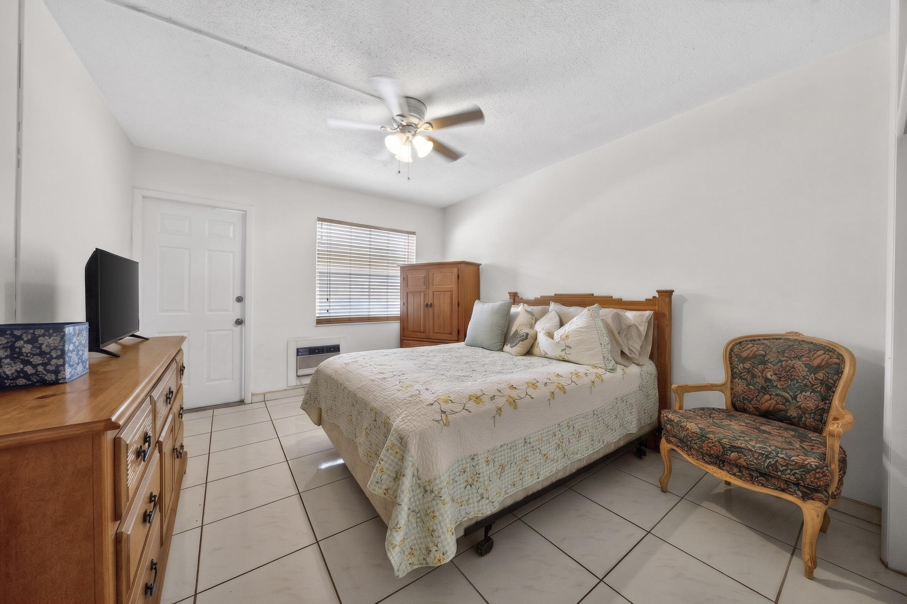 TOWN COLONY CONDO - Residential