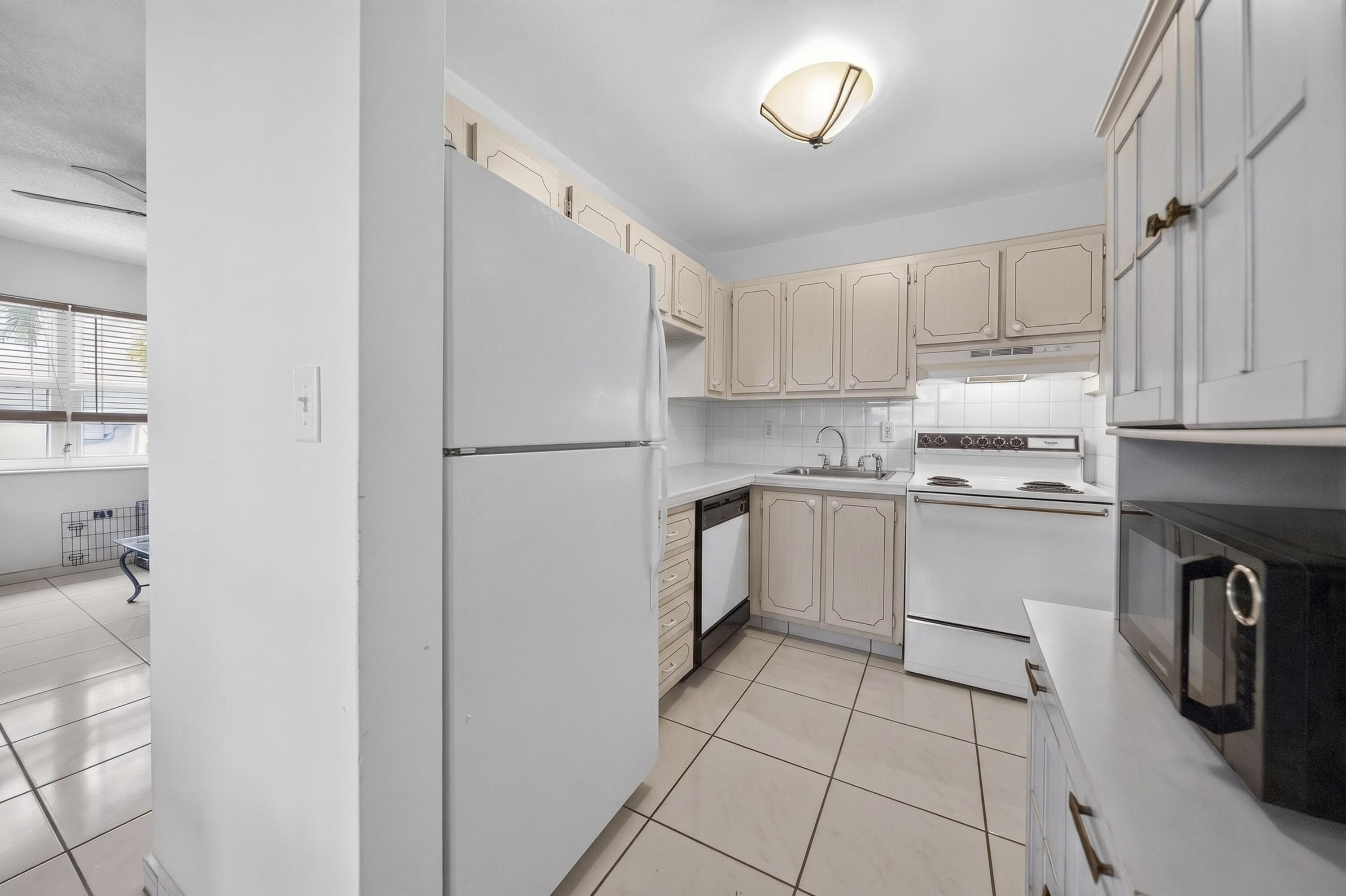 TOWN COLONY CONDO - Residential