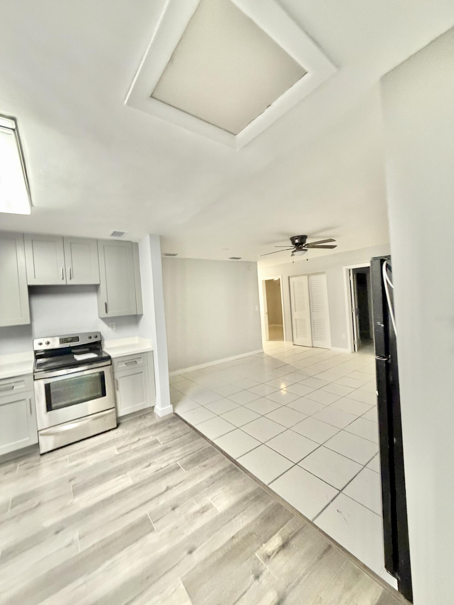 LESLIE ESTATES SEC 2 - Residential Lease