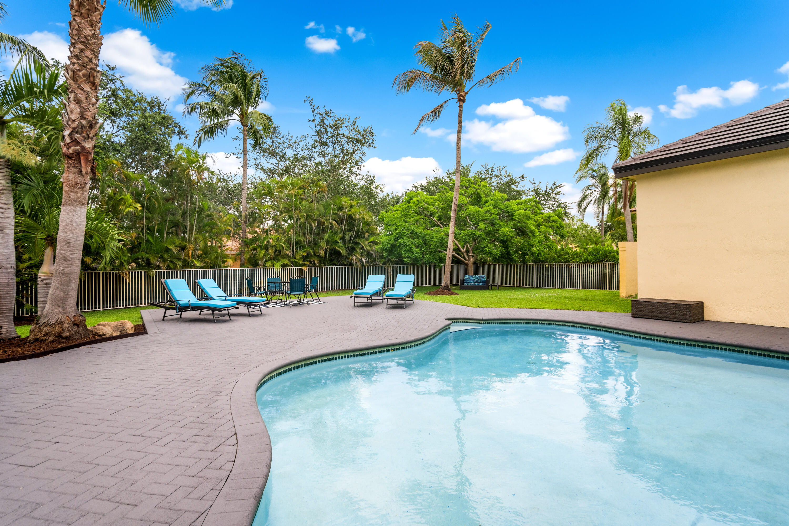 FOX RIDGE - Residential