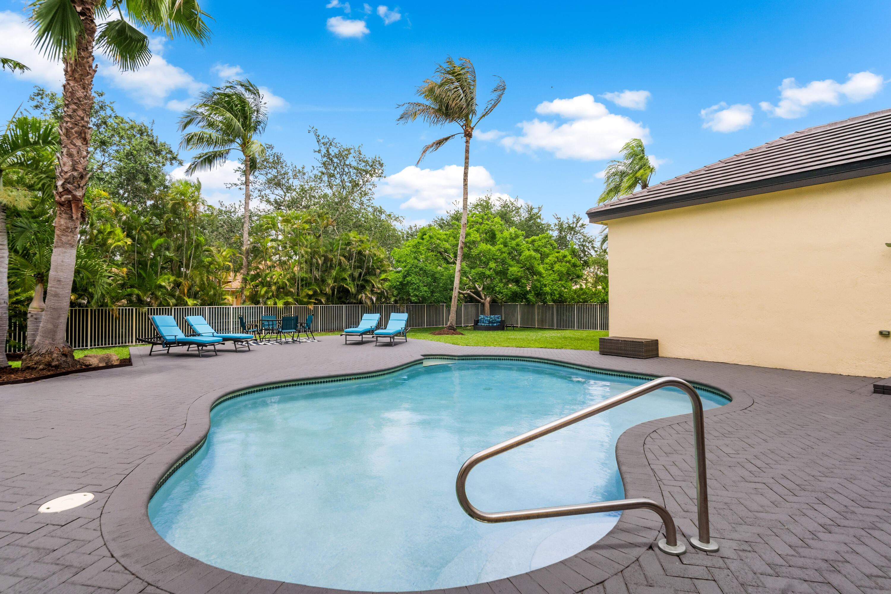 FOX RIDGE - Residential