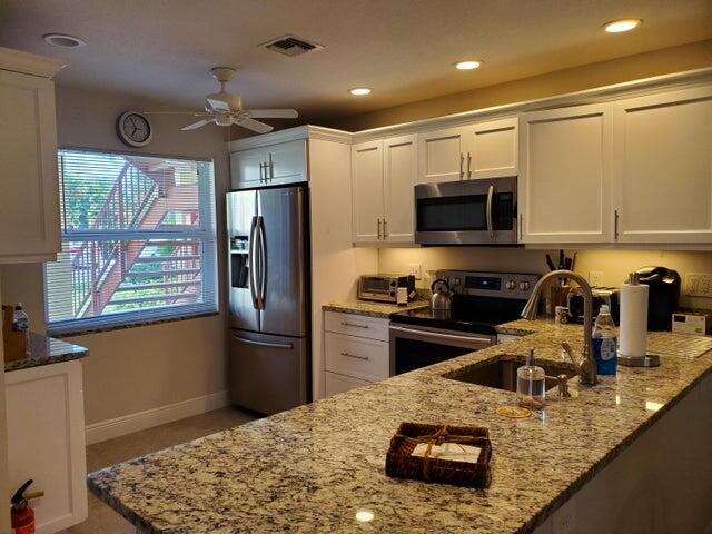 VILLAS ON THE GREEN CONDO - Residential Lease