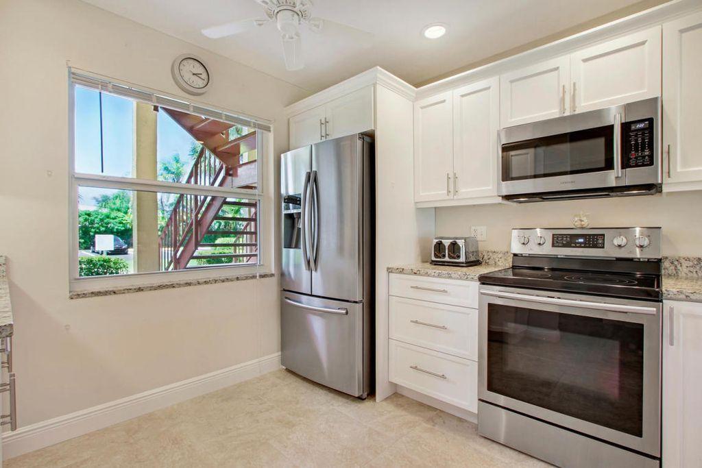 VILLAS ON THE GREEN CONDO - Residential Lease