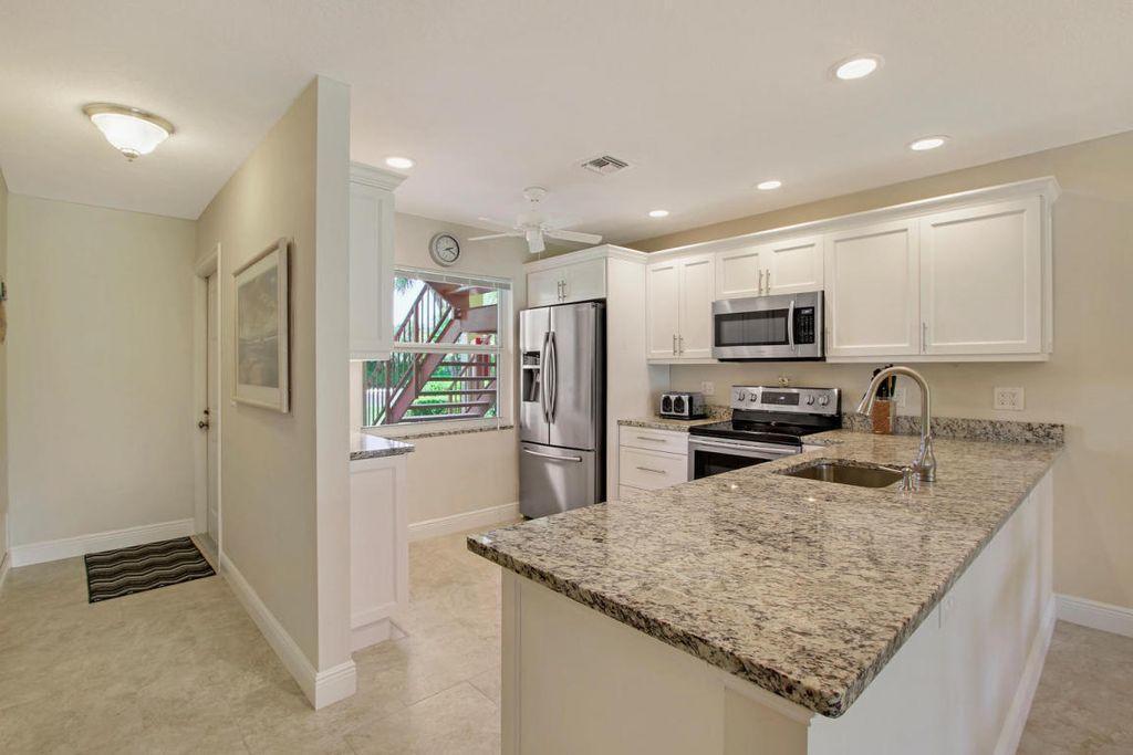 VILLAS ON THE GREEN CONDO - Residential Lease