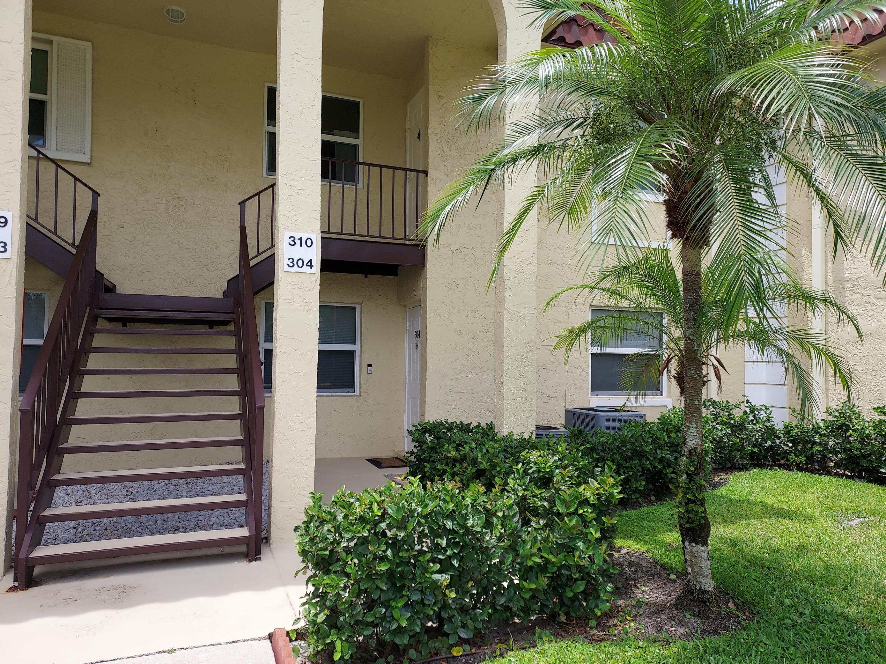 Walk to the beach from this ground-floor, renovated unit!  This unit has tile floors throughout with an open kitchen and living area.   The primary has a king bed, and the guest room has a queen.  Relax with your morning coffee on the screened-in patio looking out onto the tranquil green area.  You can stroll out to Carlin Park's Heart Trail or cross the street to Jupiter's River Walk along the Intracoastal.  Close to shopping, fine dining, and the theatre, this is a great place to spend your winter getaway!  Owner prefers a 4-month minimum.  No Pets, No Trucks, please, per HOA.