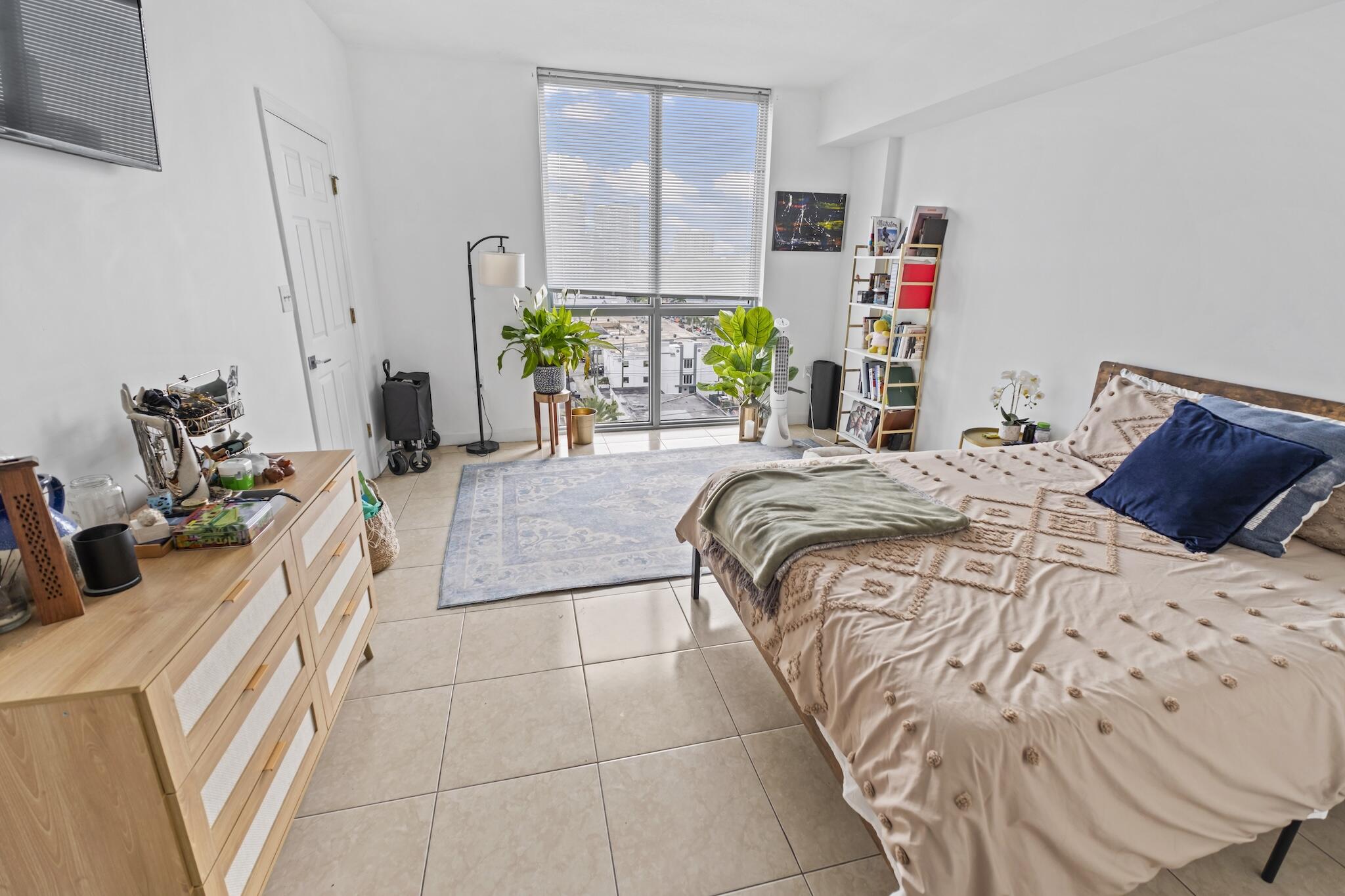 HOLLYWOOD STATION RES CONDO - Residential Lease