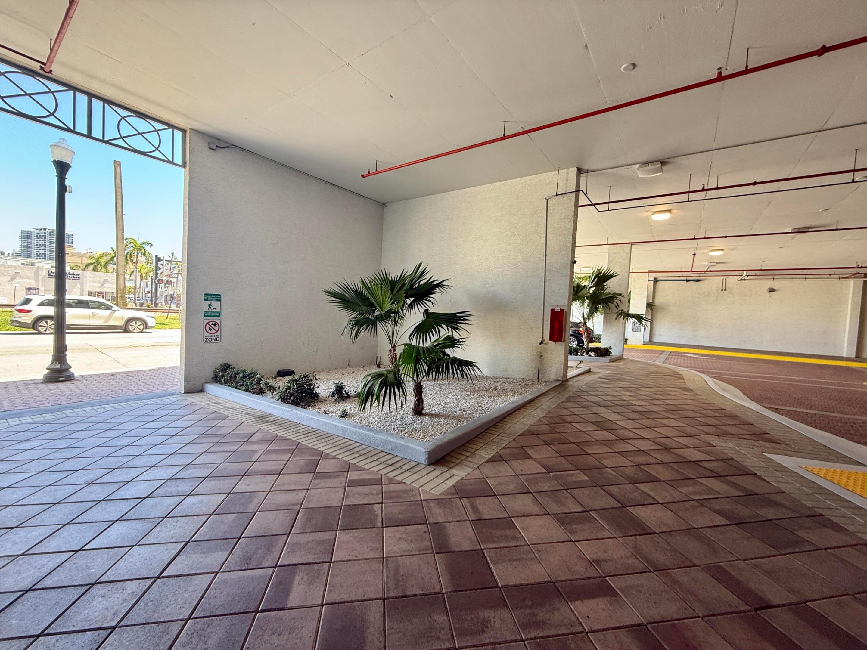 HOLLYWOOD STATION RES CONDO - Residential Lease