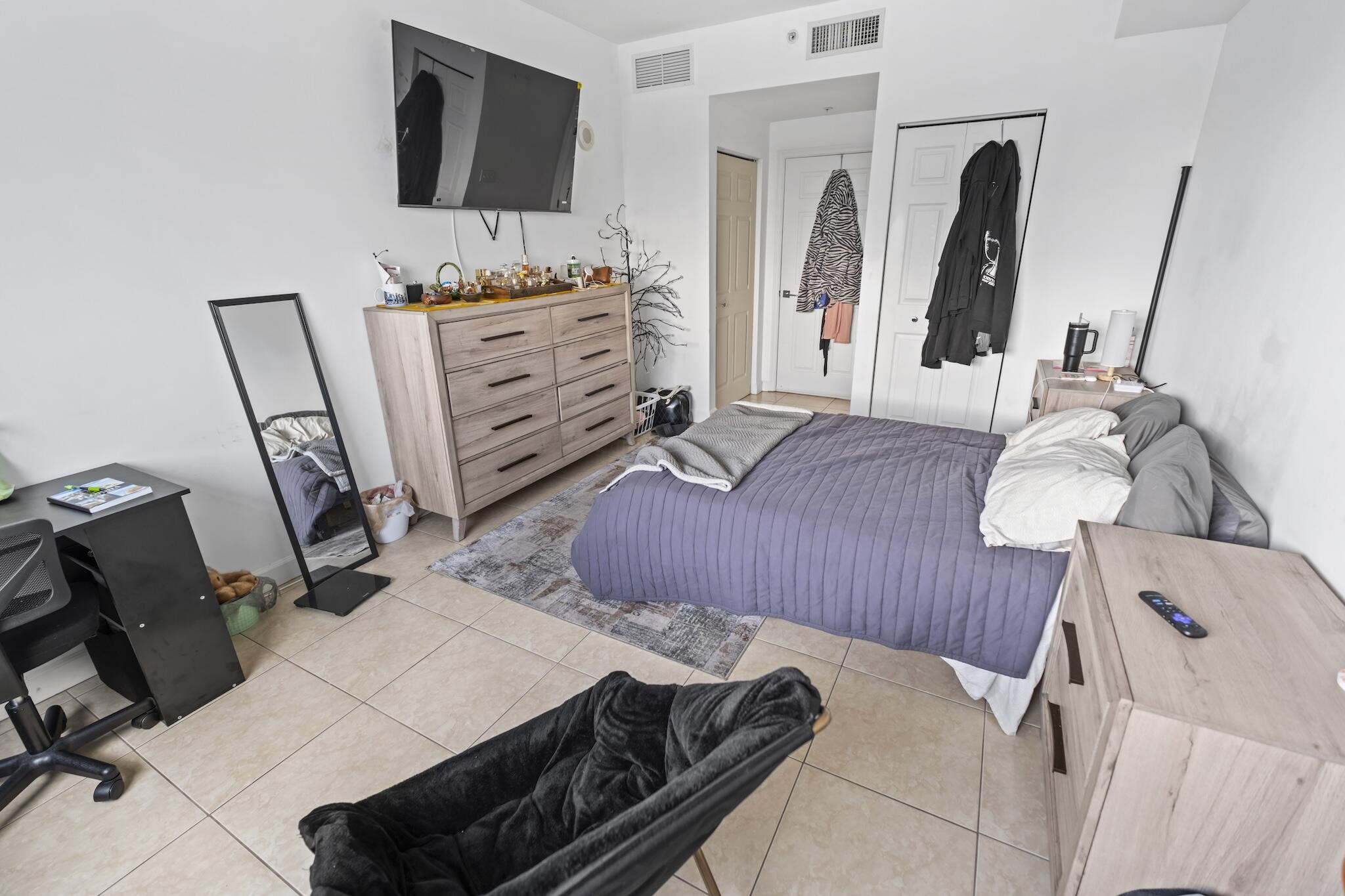 HOLLYWOOD STATION RES CONDO - Residential Lease