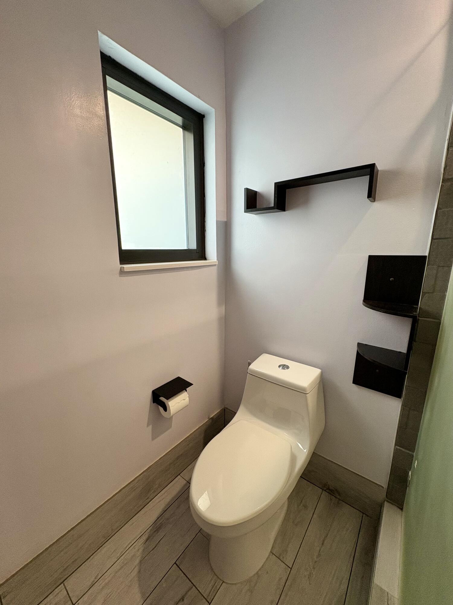 ADVENTURE HOMES - Residential Lease