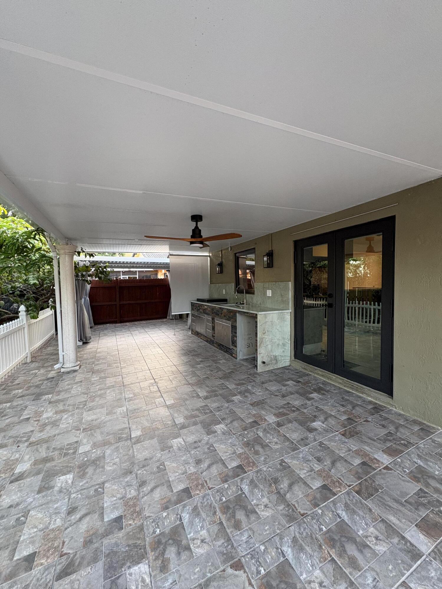 ADVENTURE HOMES - Residential Lease