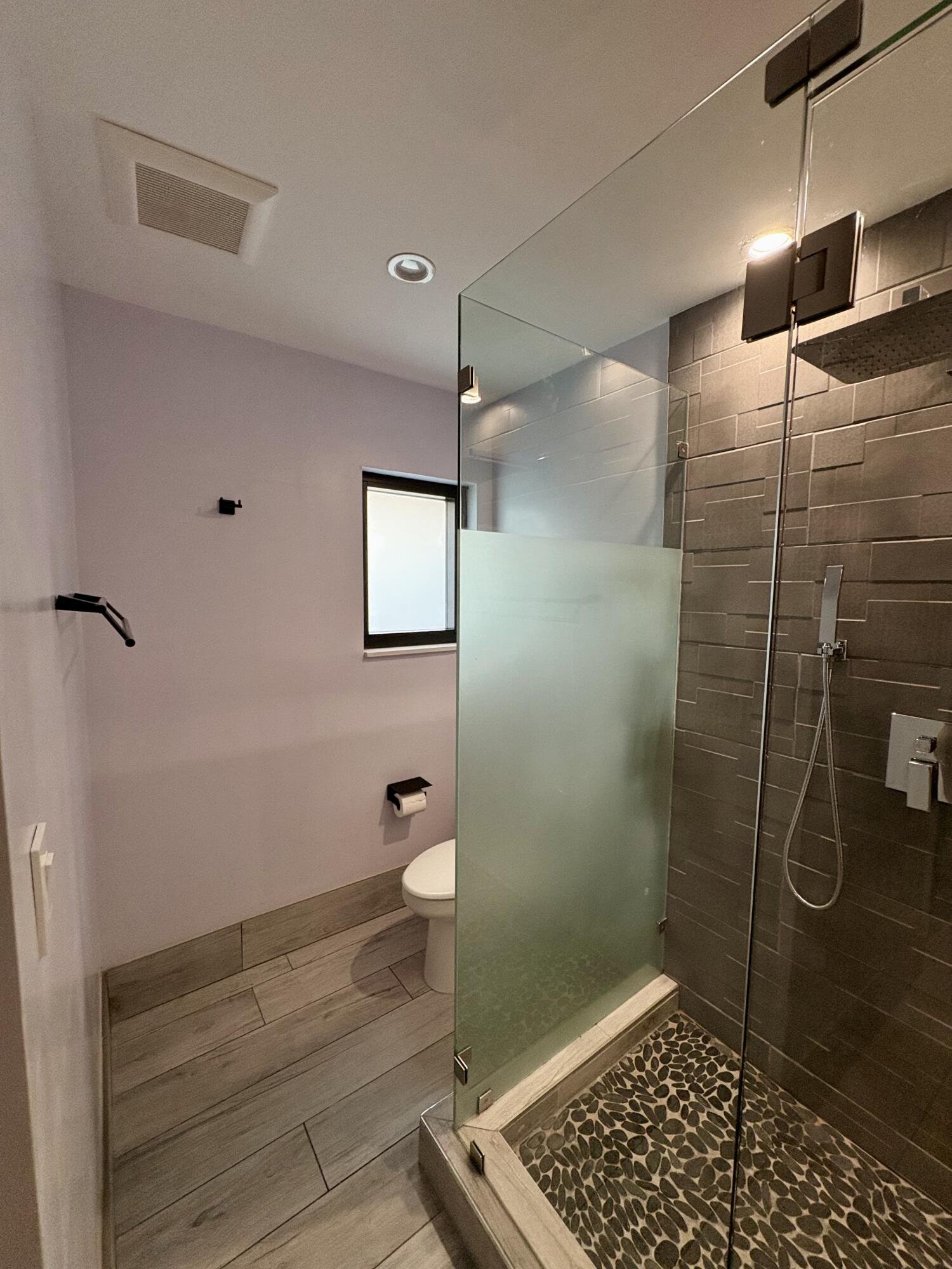 ADVENTURE HOMES - Residential Lease