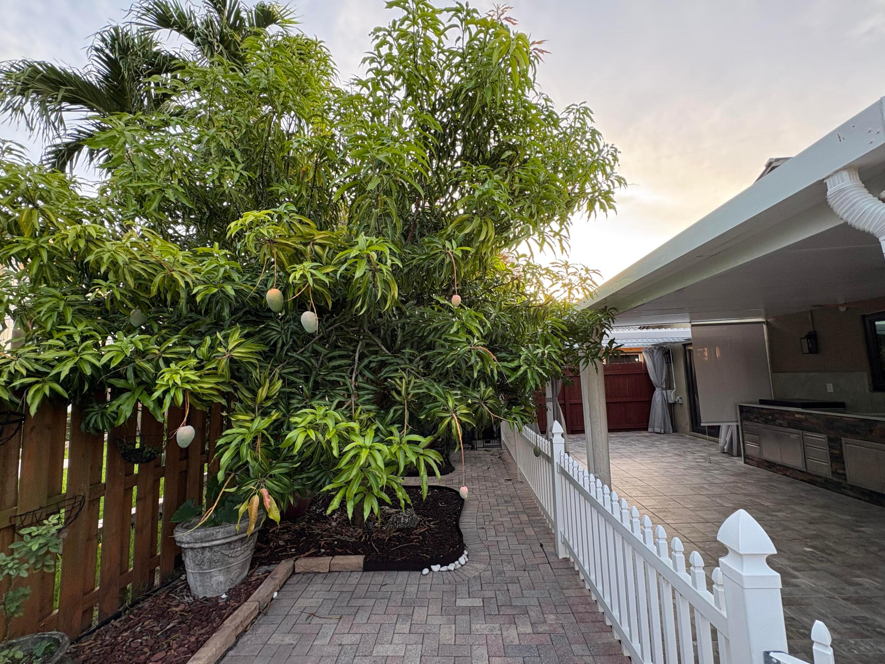 ADVENTURE HOMES - Residential Lease