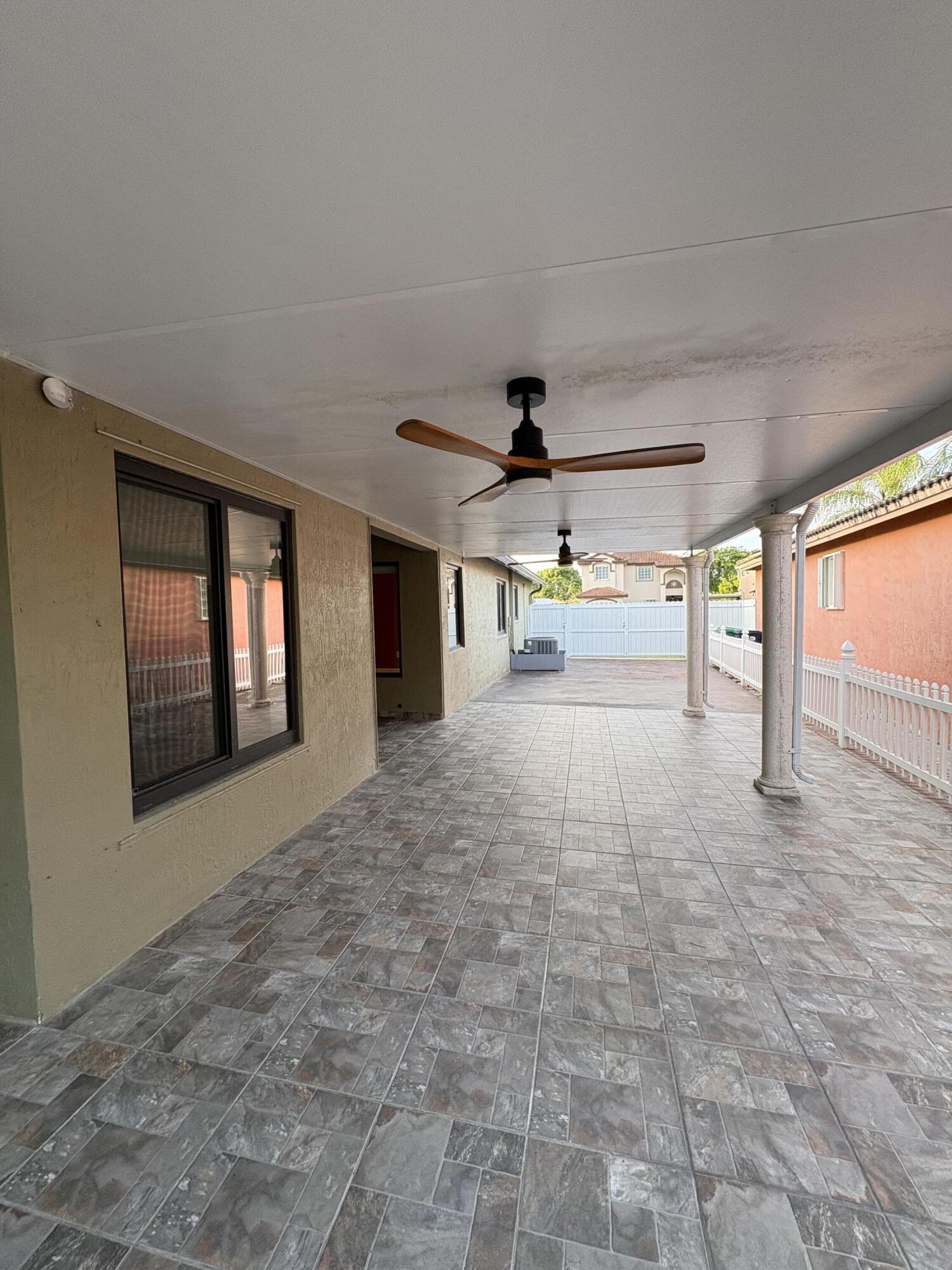 ADVENTURE HOMES - Residential Lease