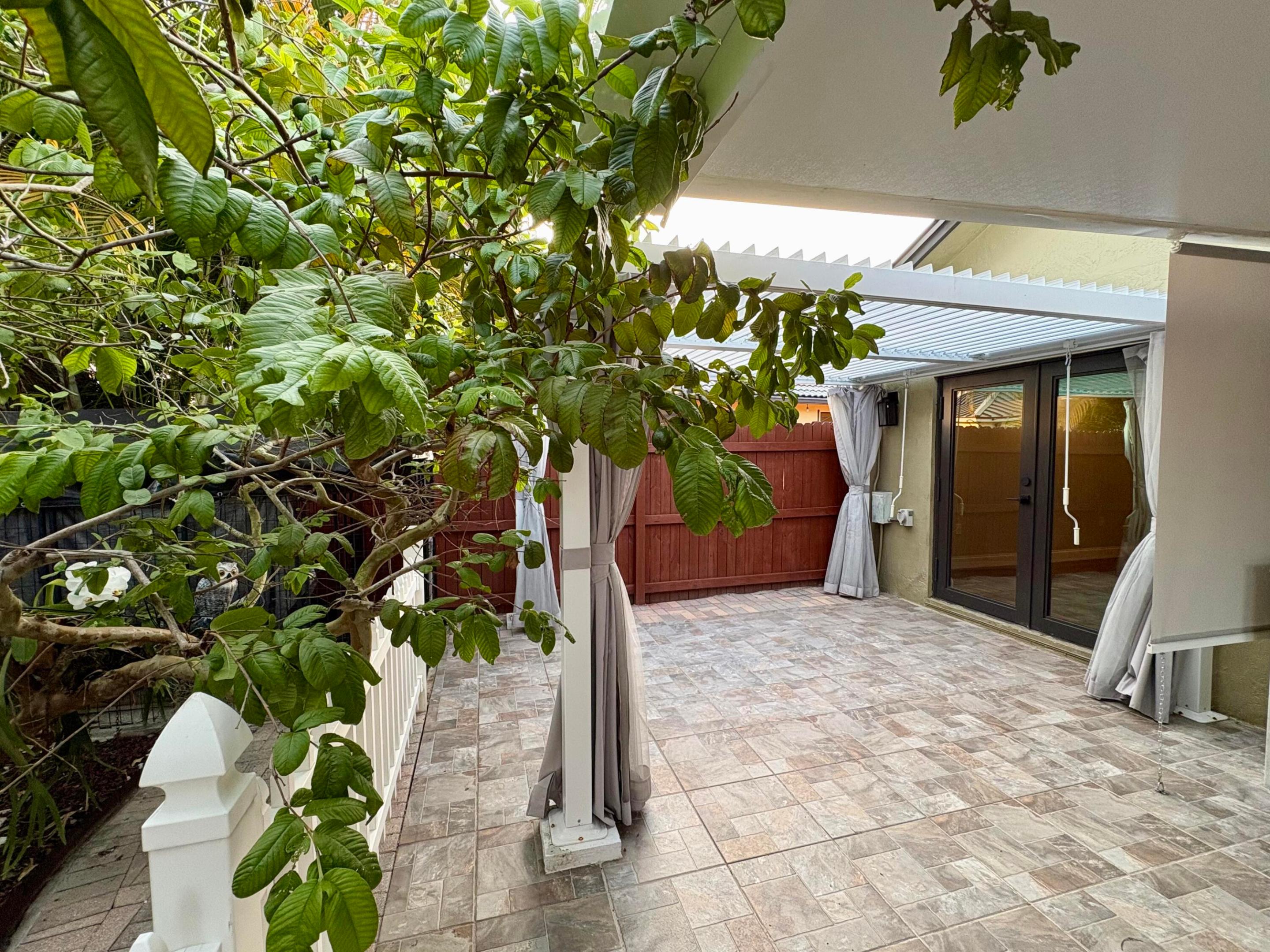 ADVENTURE HOMES - Residential Lease