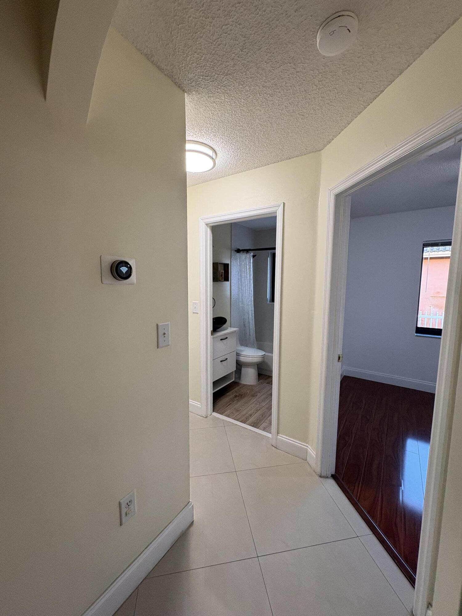 ADVENTURE HOMES - Residential Lease
