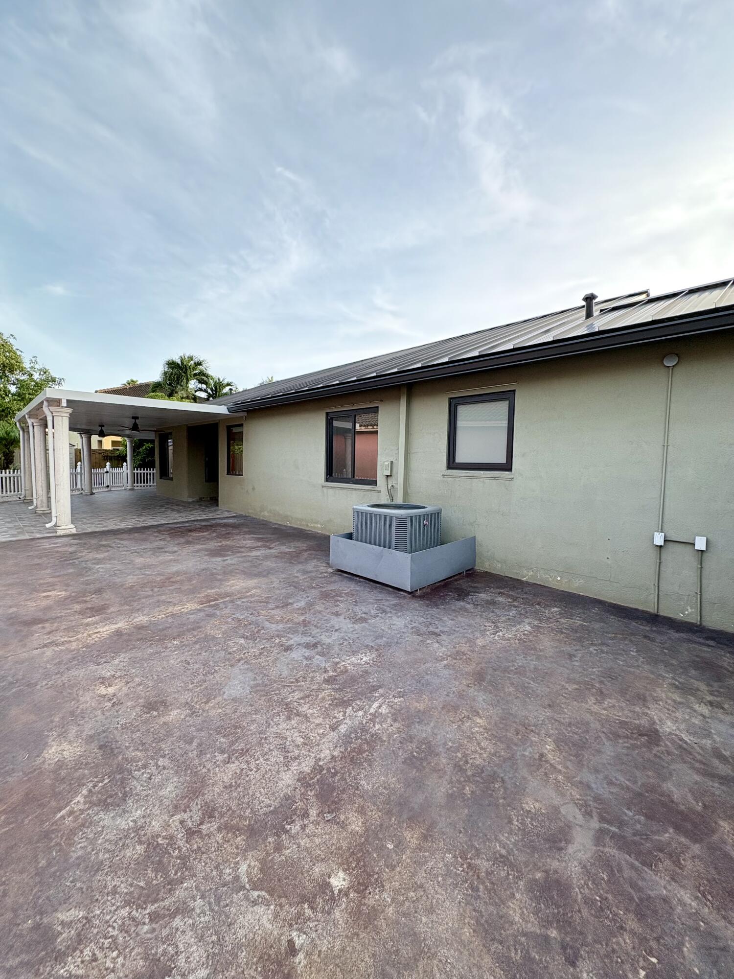 ADVENTURE HOMES - Residential Lease