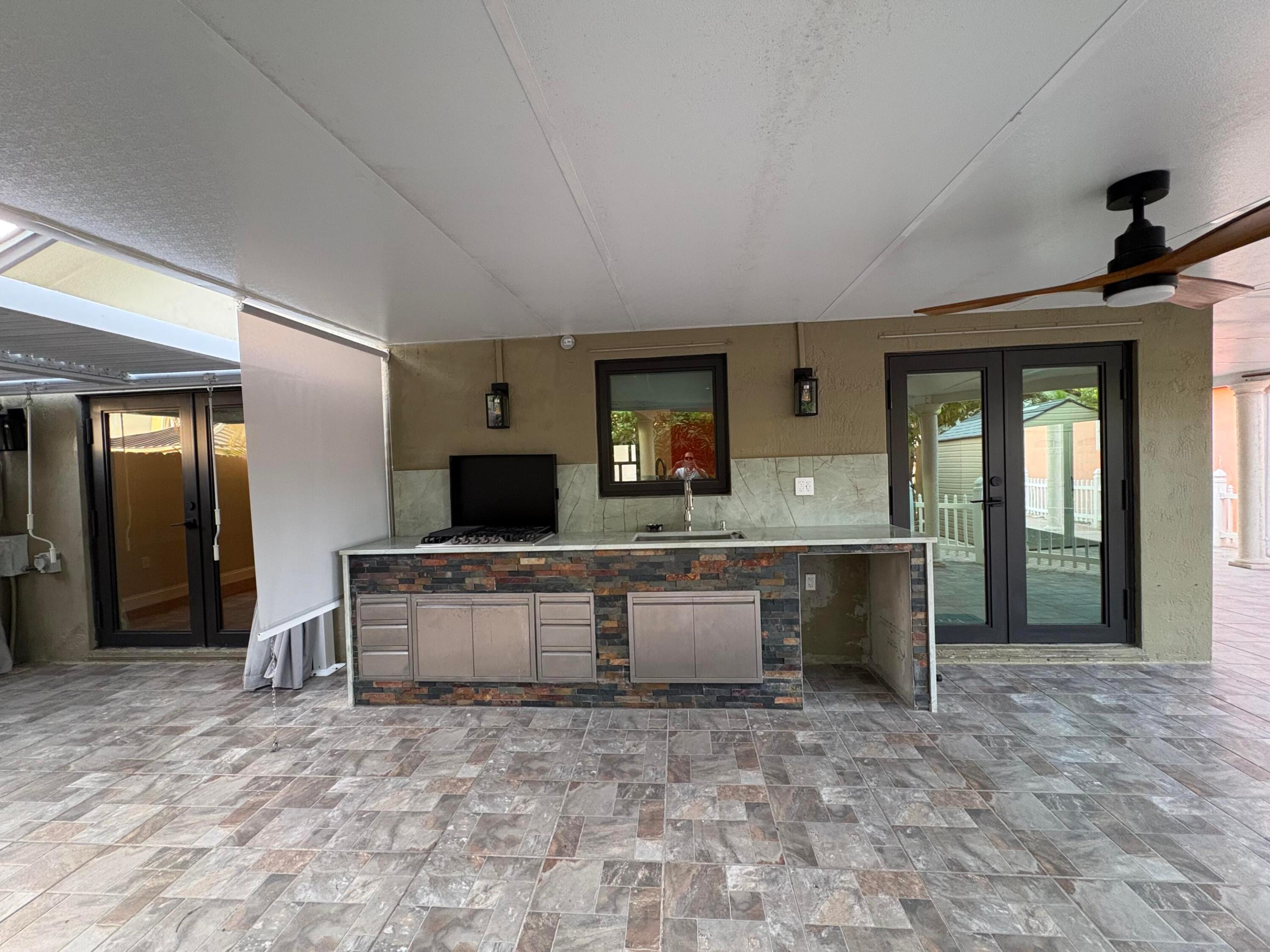 ADVENTURE HOMES - Residential Lease