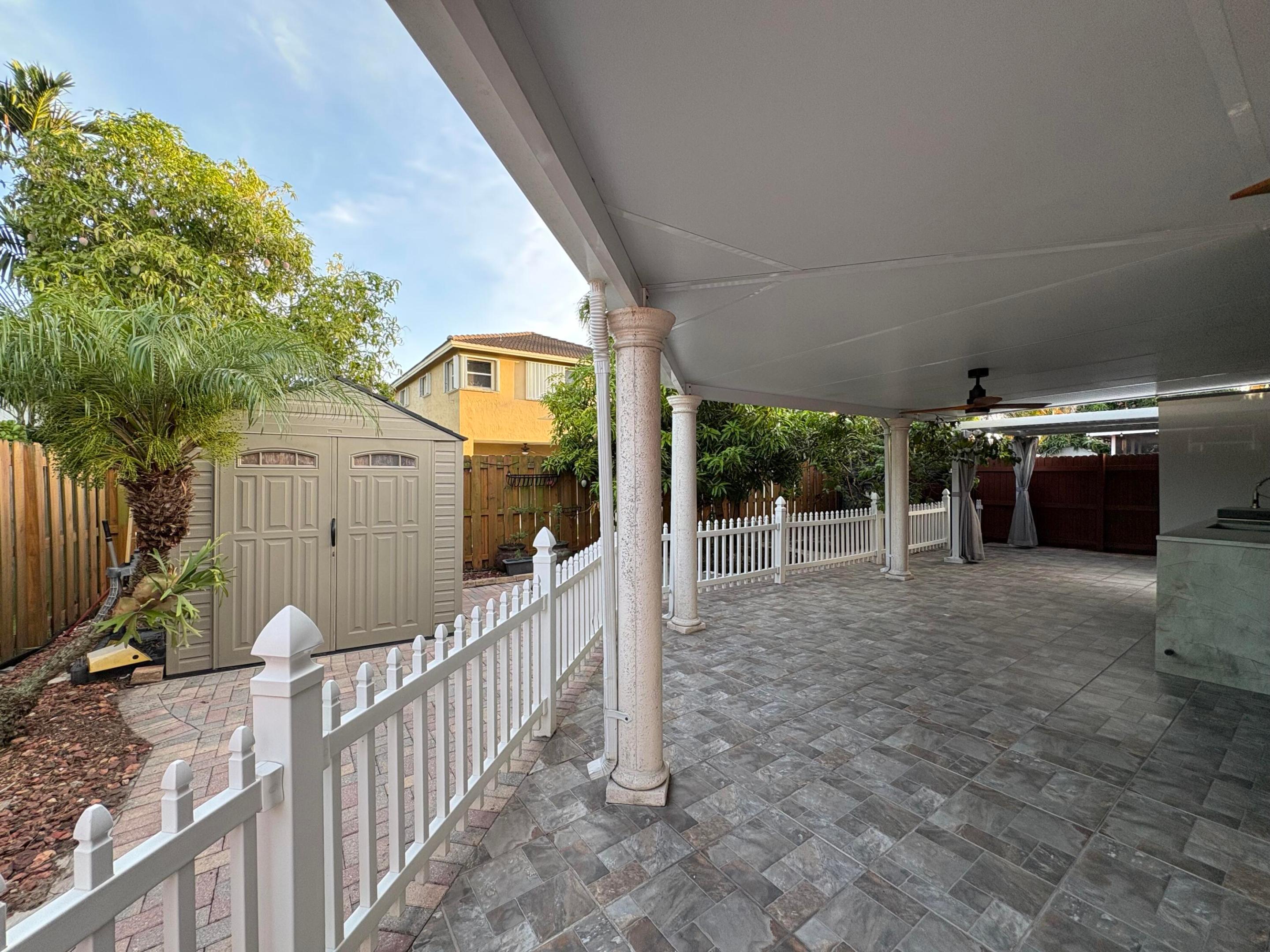 ADVENTURE HOMES - Residential Lease