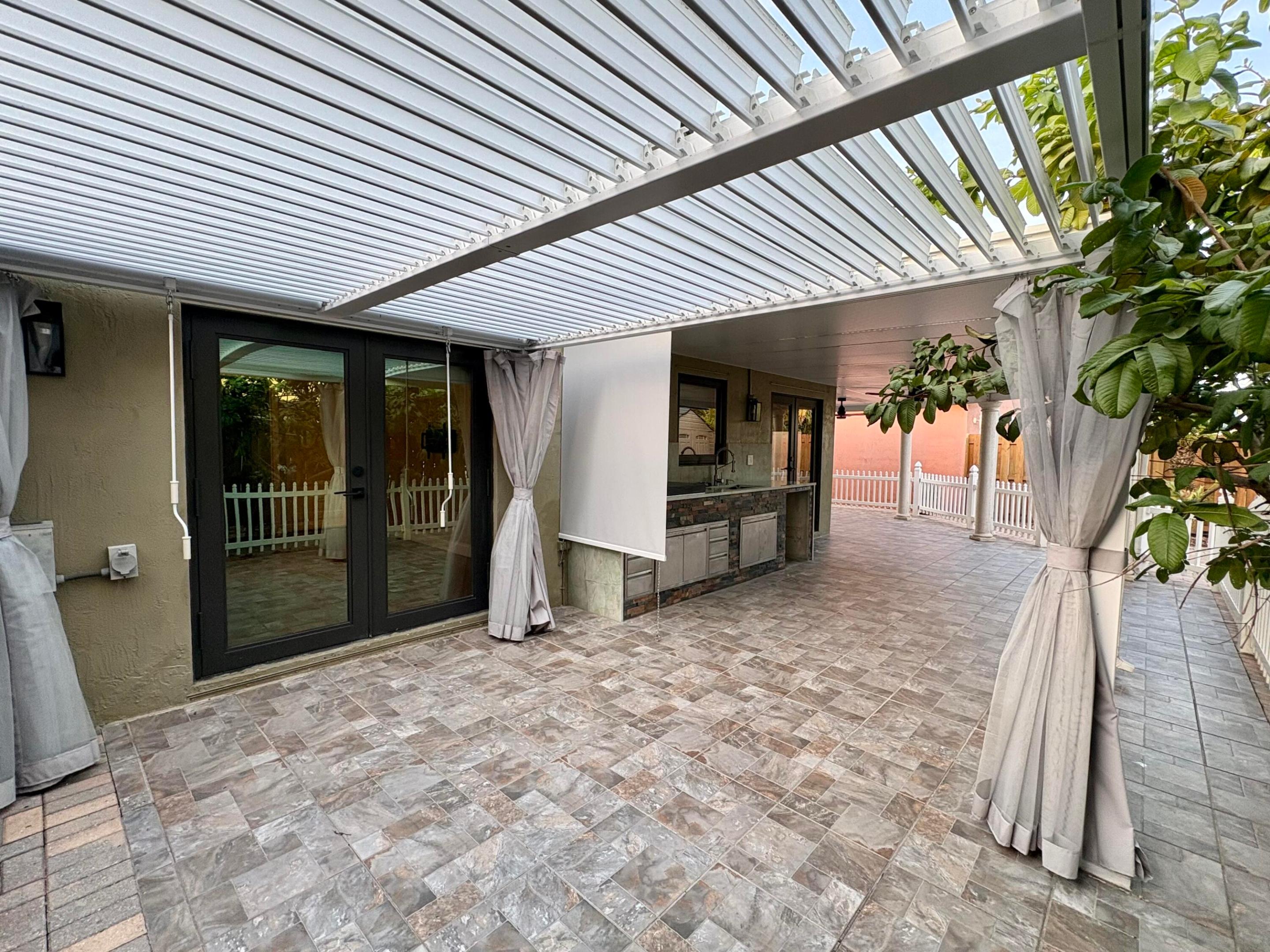 ADVENTURE HOMES - Residential Lease