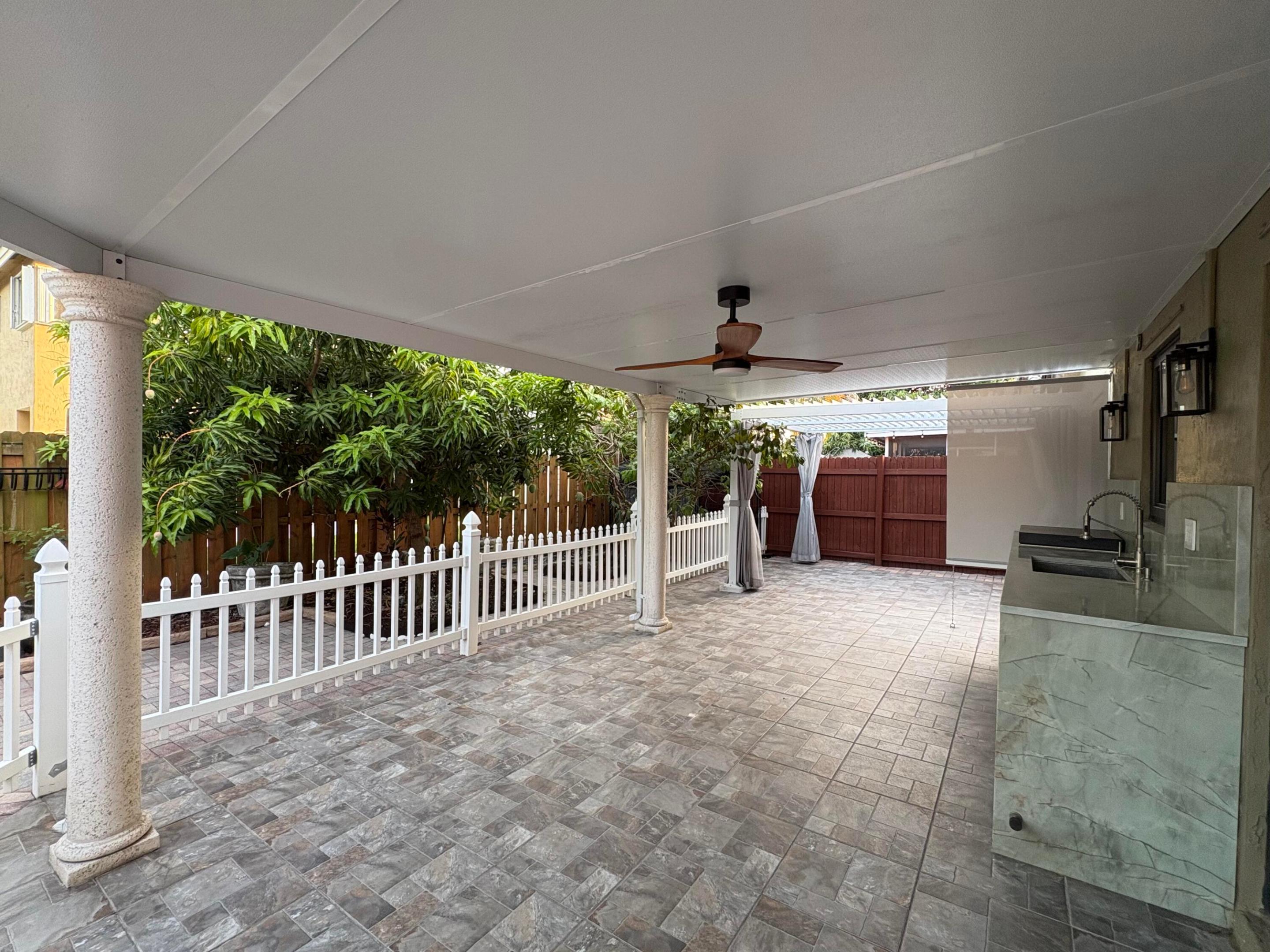 ADVENTURE HOMES - Residential Lease