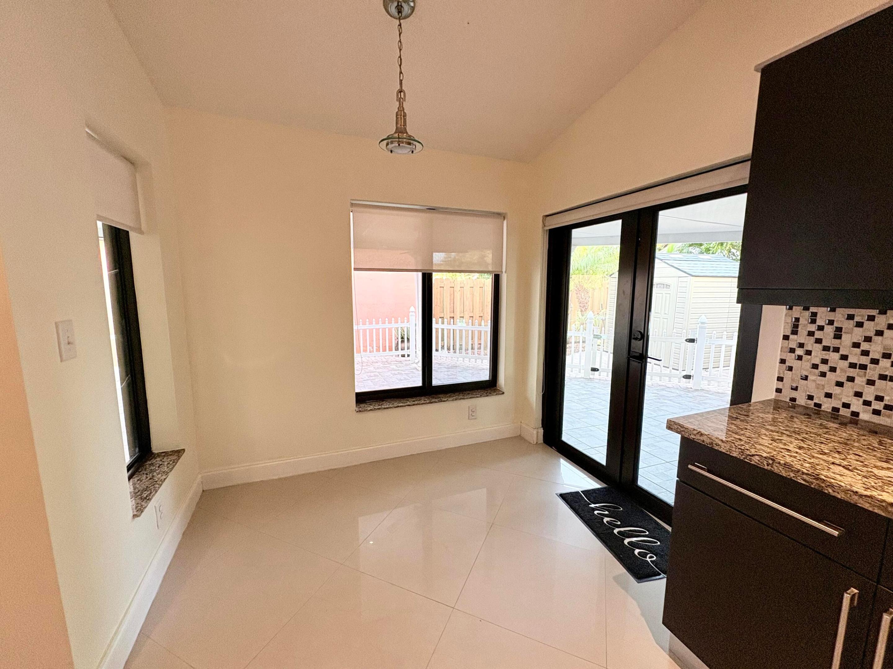 ADVENTURE HOMES - Residential Lease