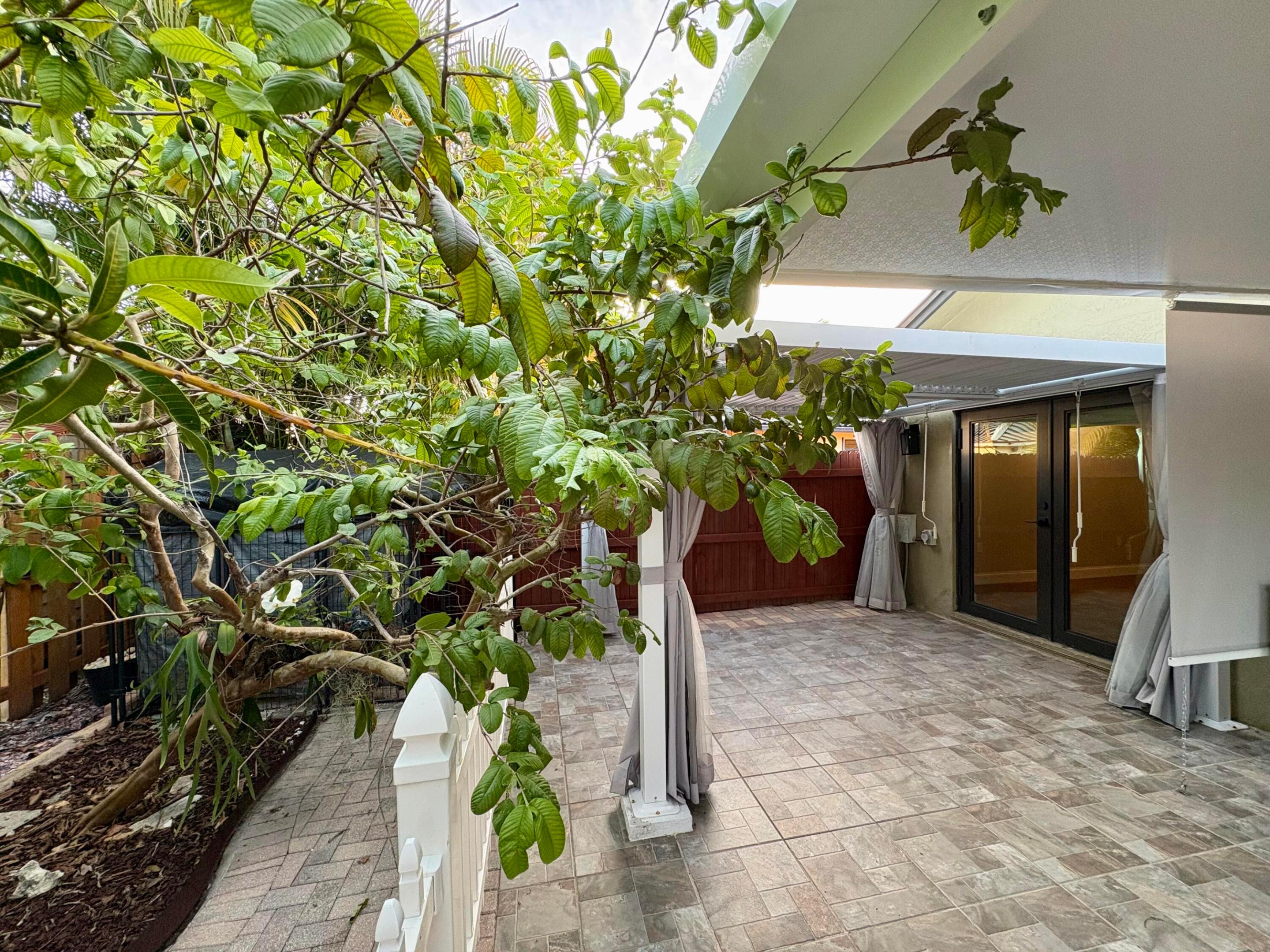 ADVENTURE HOMES - Residential Lease