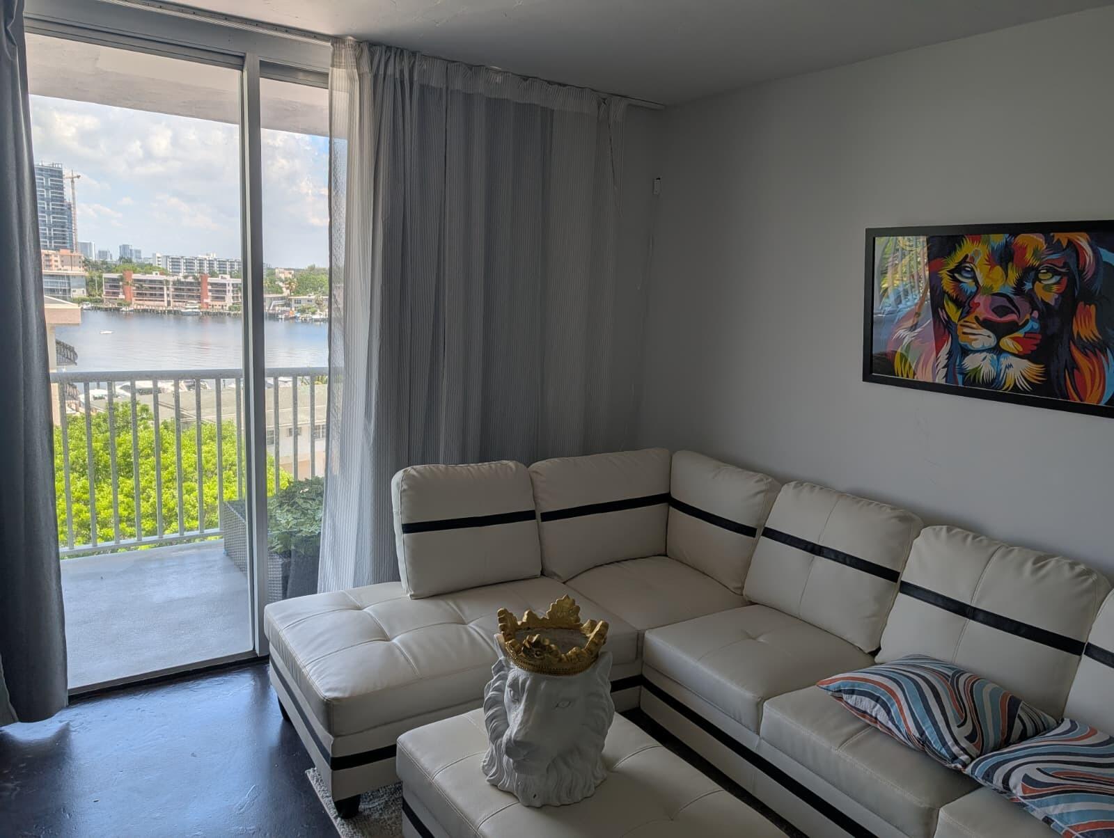 Amazing views to the ocean and intracoastal.40 year certification completed. Laundry and storage on the floor. Dock for lease subject to availability. Close to the shopping, restaurants and beach.