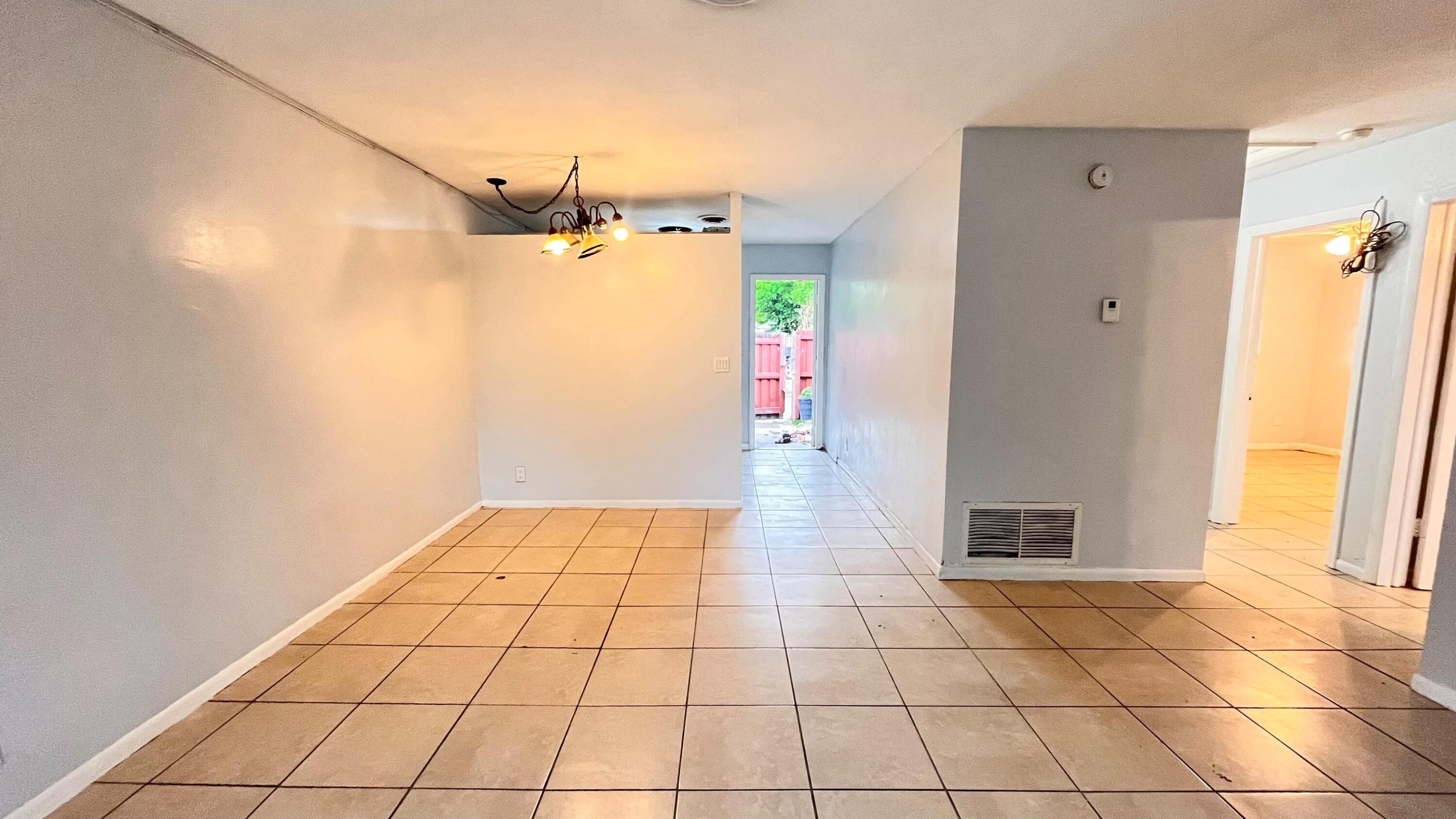 CROWN COURT INC COND DECL IN - Residential Lease