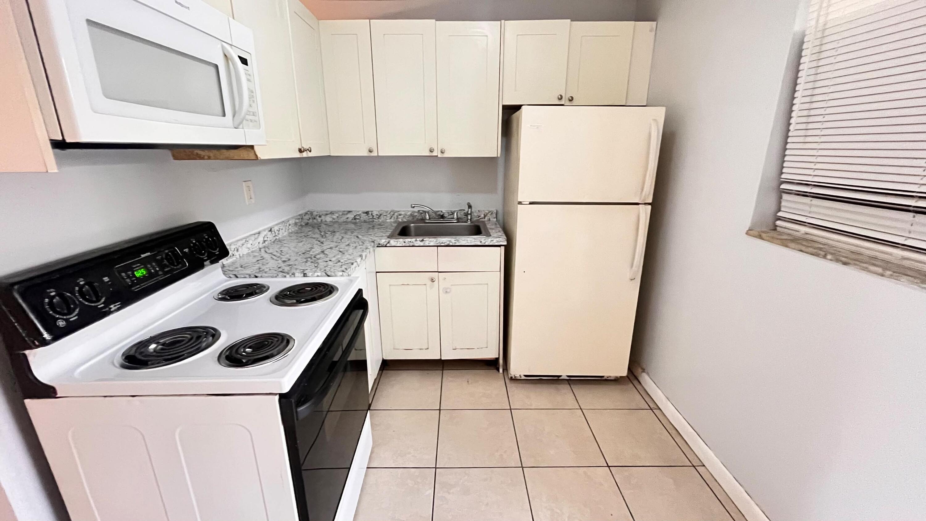CROWN COURT INC COND DECL IN - Residential Lease