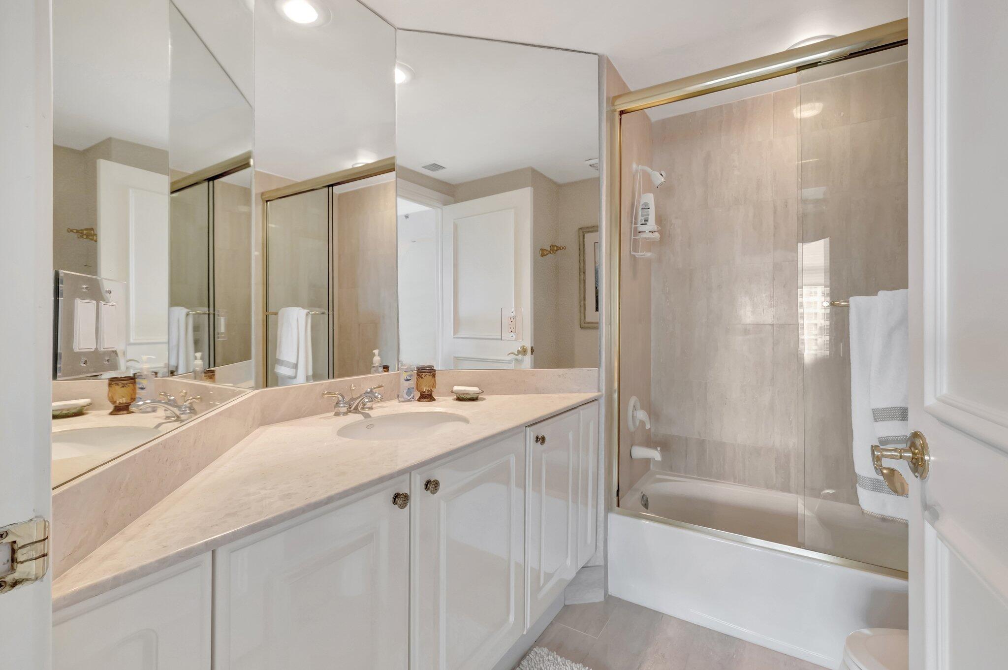 TOSCANA WEST TOWER II - Residential
