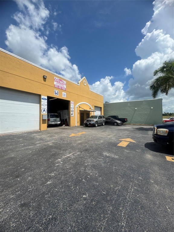 Great 1,409 SF industrial condo built in 2005  to post Andrew Miami Dade standards with reinforced concrete construction in Homestead's industrial district. Features 12x14 roll up door, private office, restroom and parking. Zoned 6600 Commercial light manufacturing (LU4118) for flexible business use. Ideal for trades, storage.Prime Homestead location, minutes from US-1 and Florida Turnpike within an Opportunity Zone.