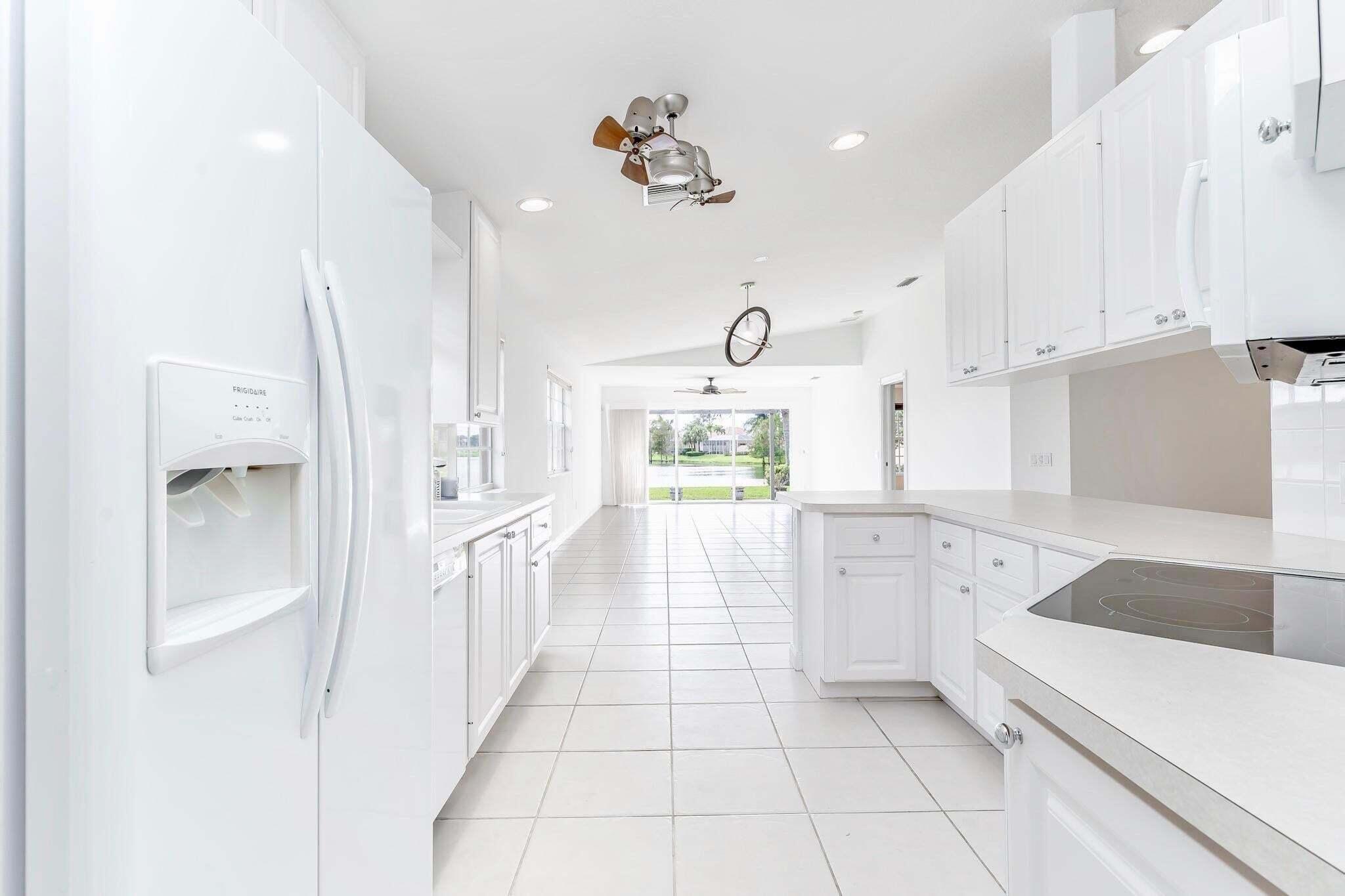 VILLAGEWALK OF WELLINGTON 3A - Residential Lease