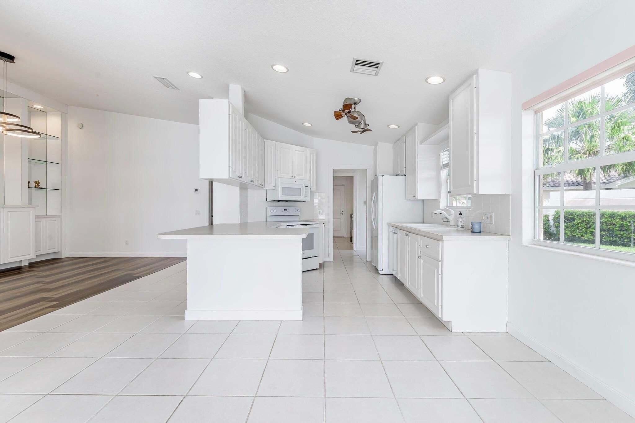 VILLAGEWALK OF WELLINGTON 3A - Residential Lease