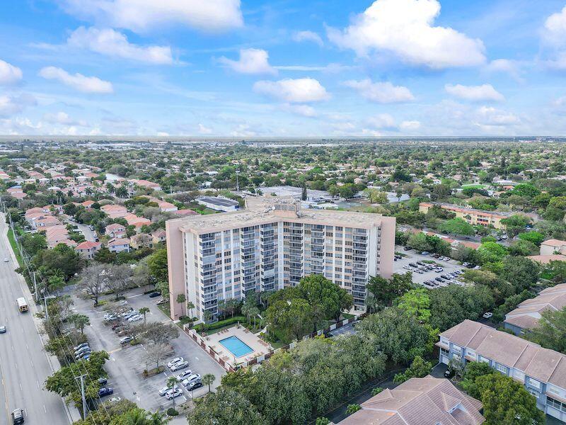COUNTRY CLUB TOWER OF CORAL - Residential