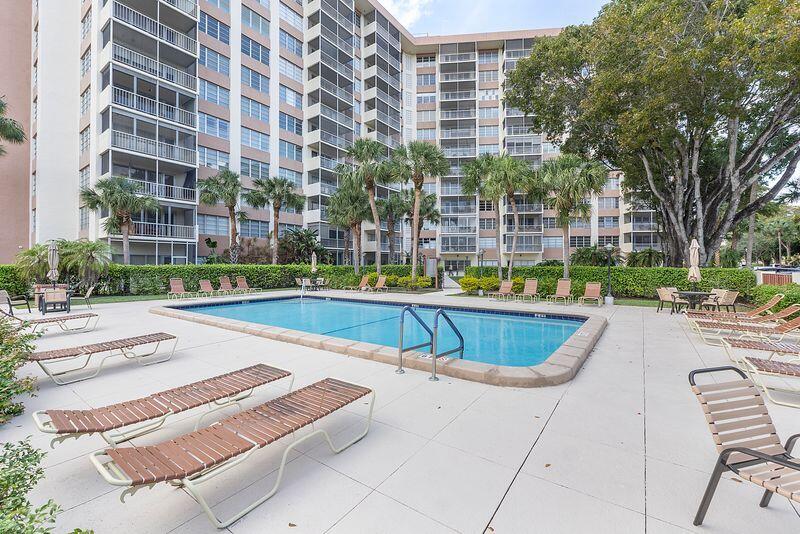 COUNTRY CLUB TOWER OF CORAL - Residential