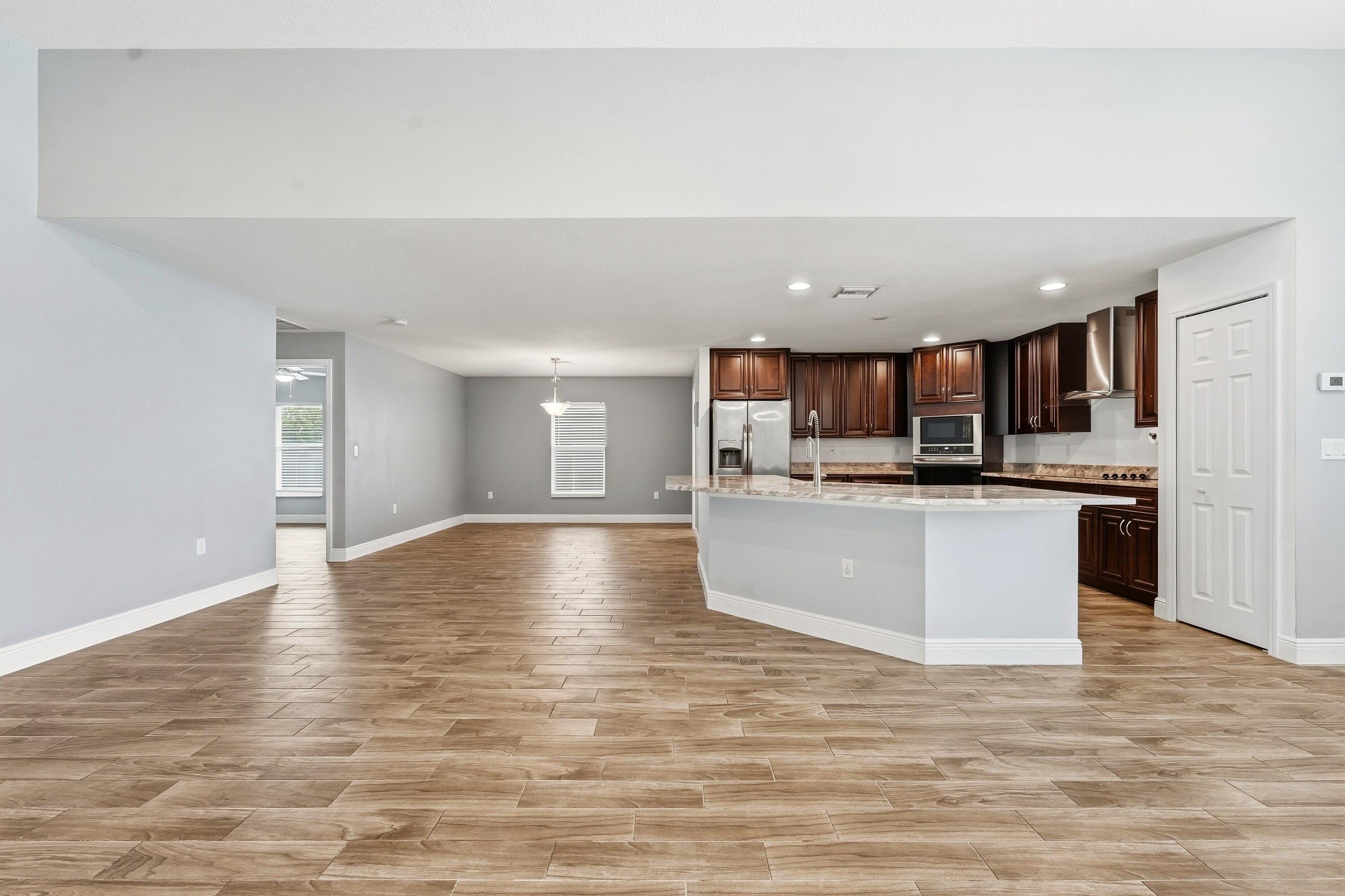 PORT ST LUCIE SECTION 33 - Residential Lease