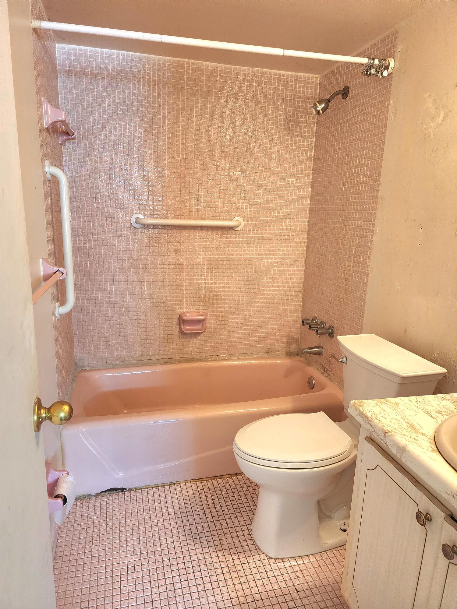 COACH HOUSE EAST & WEST CONDO - Residential