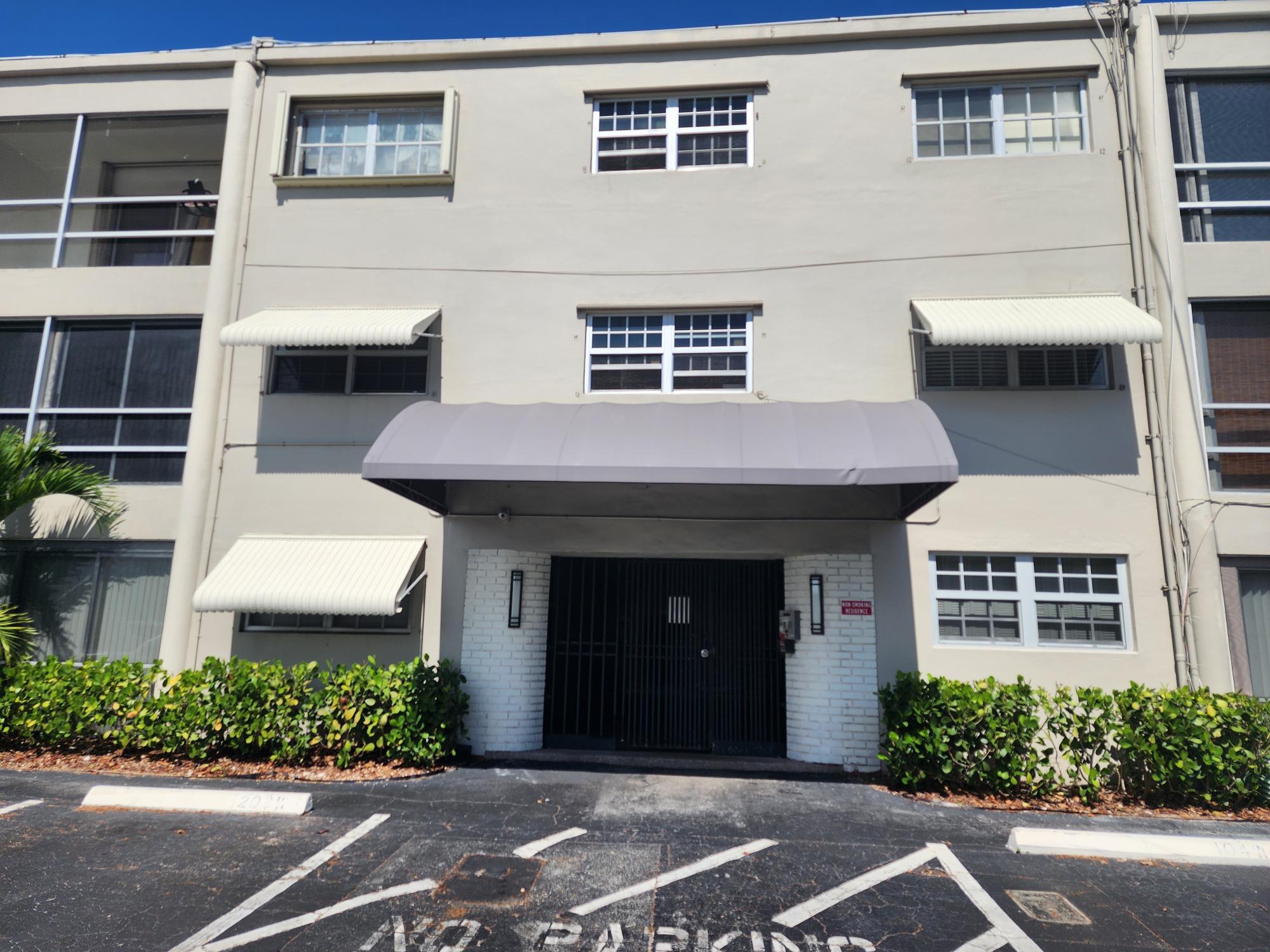 COACH HOUSE EAST & WEST CONDO - Residential