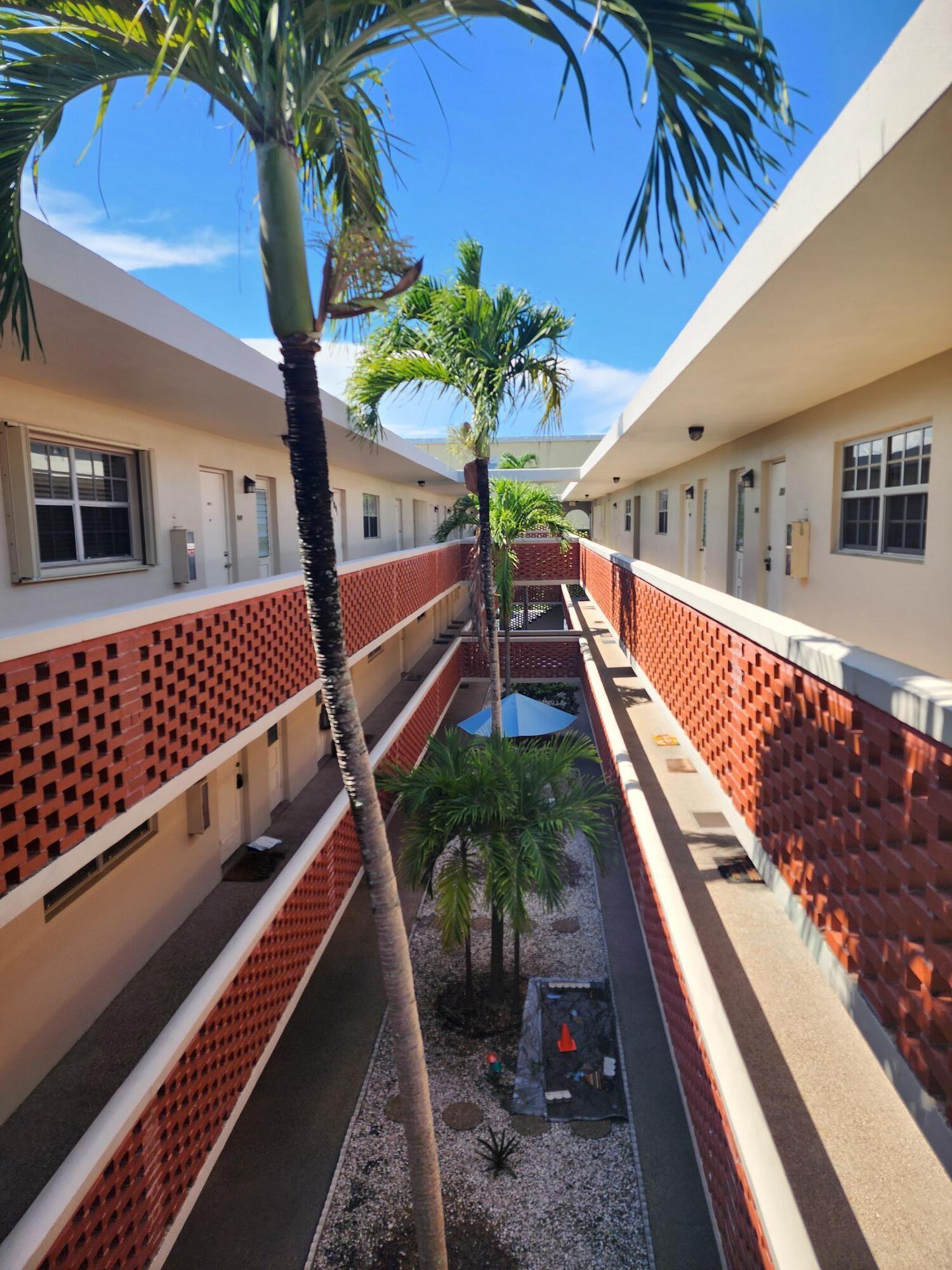 COACH HOUSE EAST & WEST CONDO - Residential