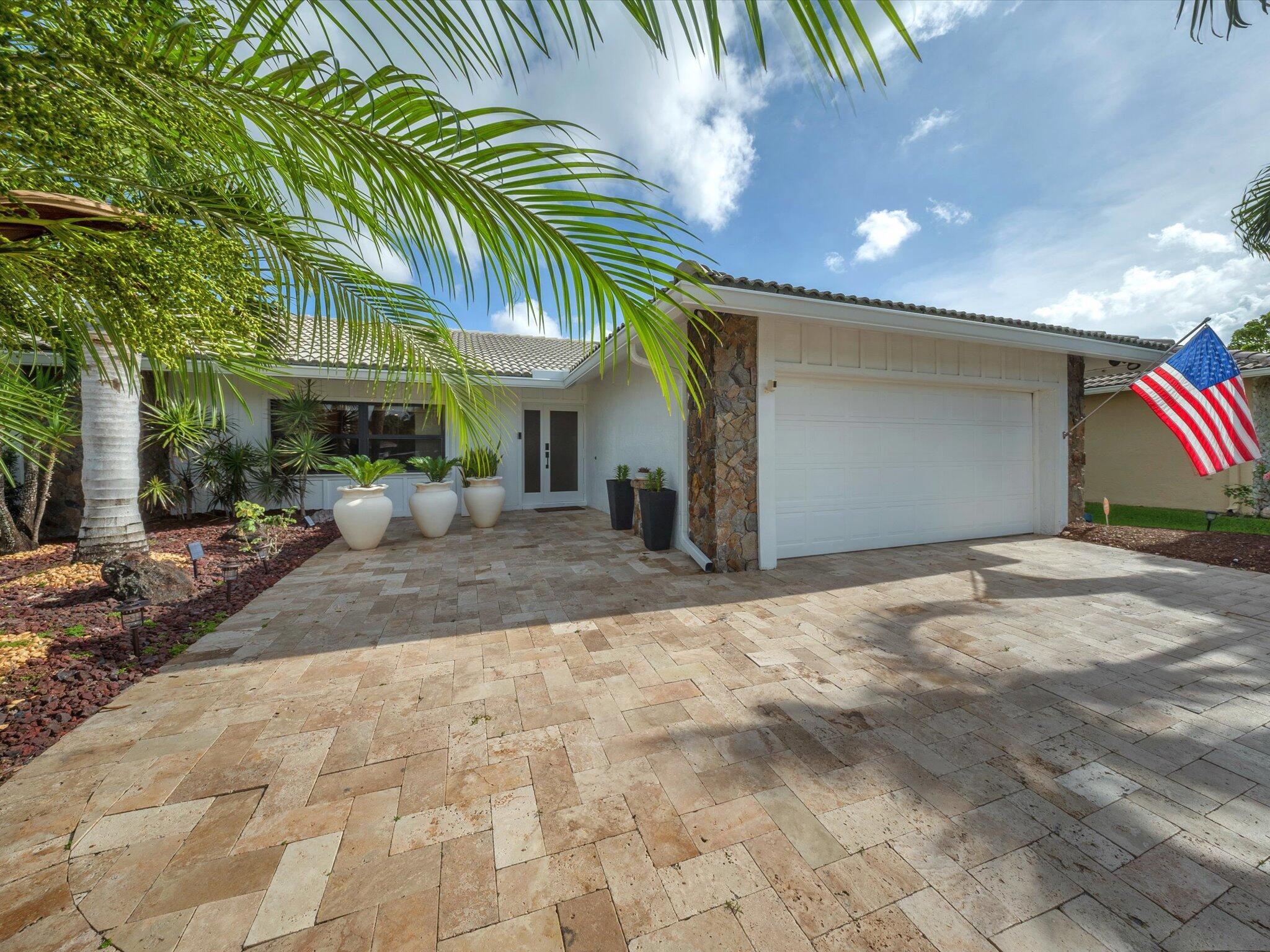 BOCA GREENS 1 - Residential