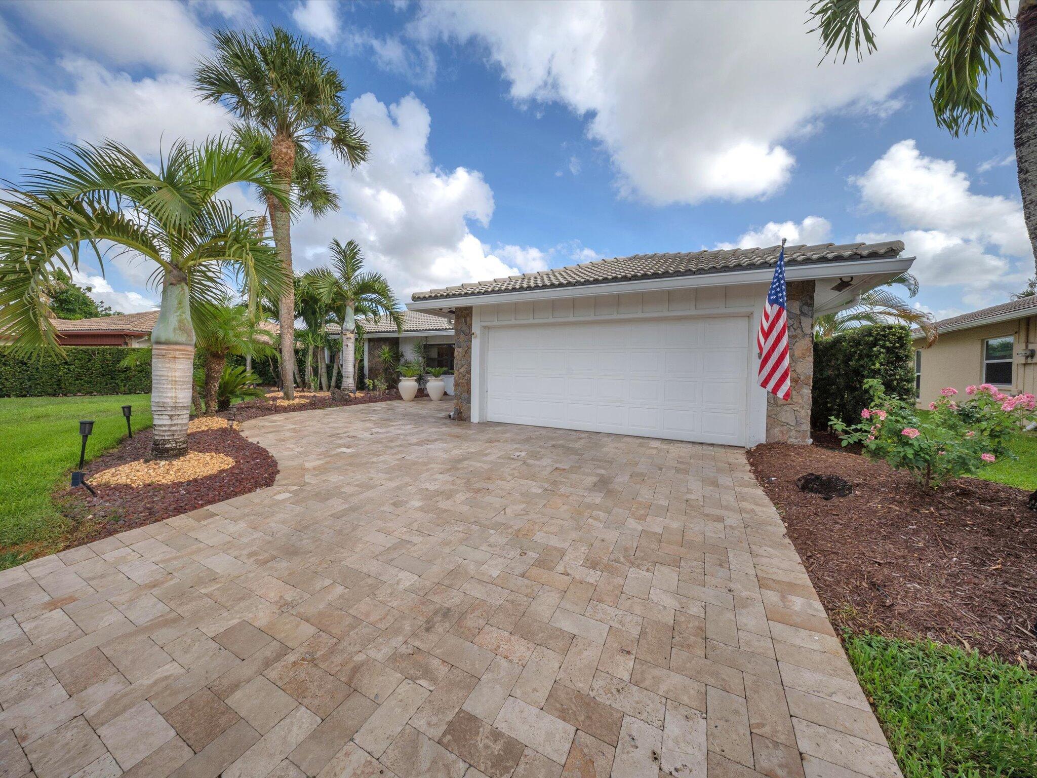 BOCA GREENS 1 - Residential